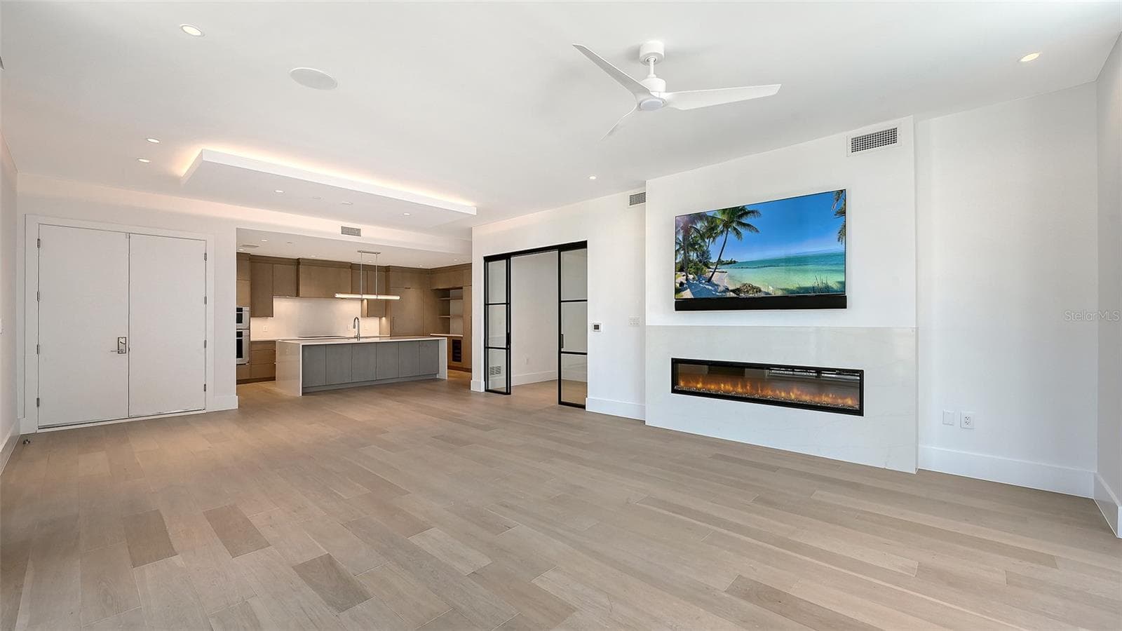 Condominium at 253 GOLDEN GATE PT #401, SARASOTA, photo 9 of 97