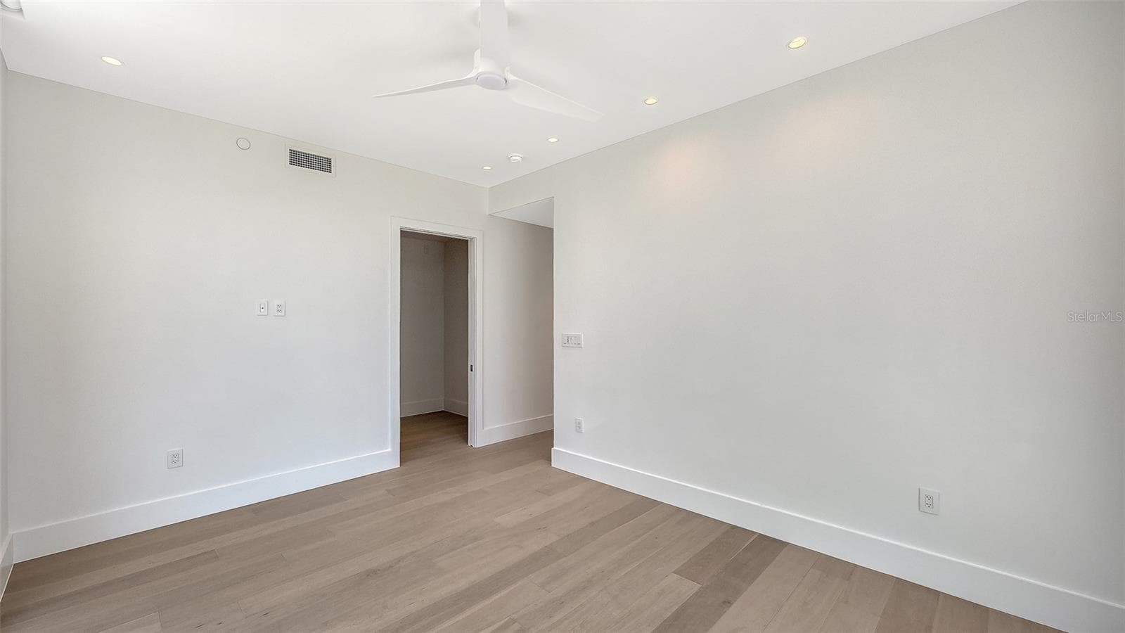 Condominium at 253 GOLDEN GATE PT #401, SARASOTA, photo 26 of 97