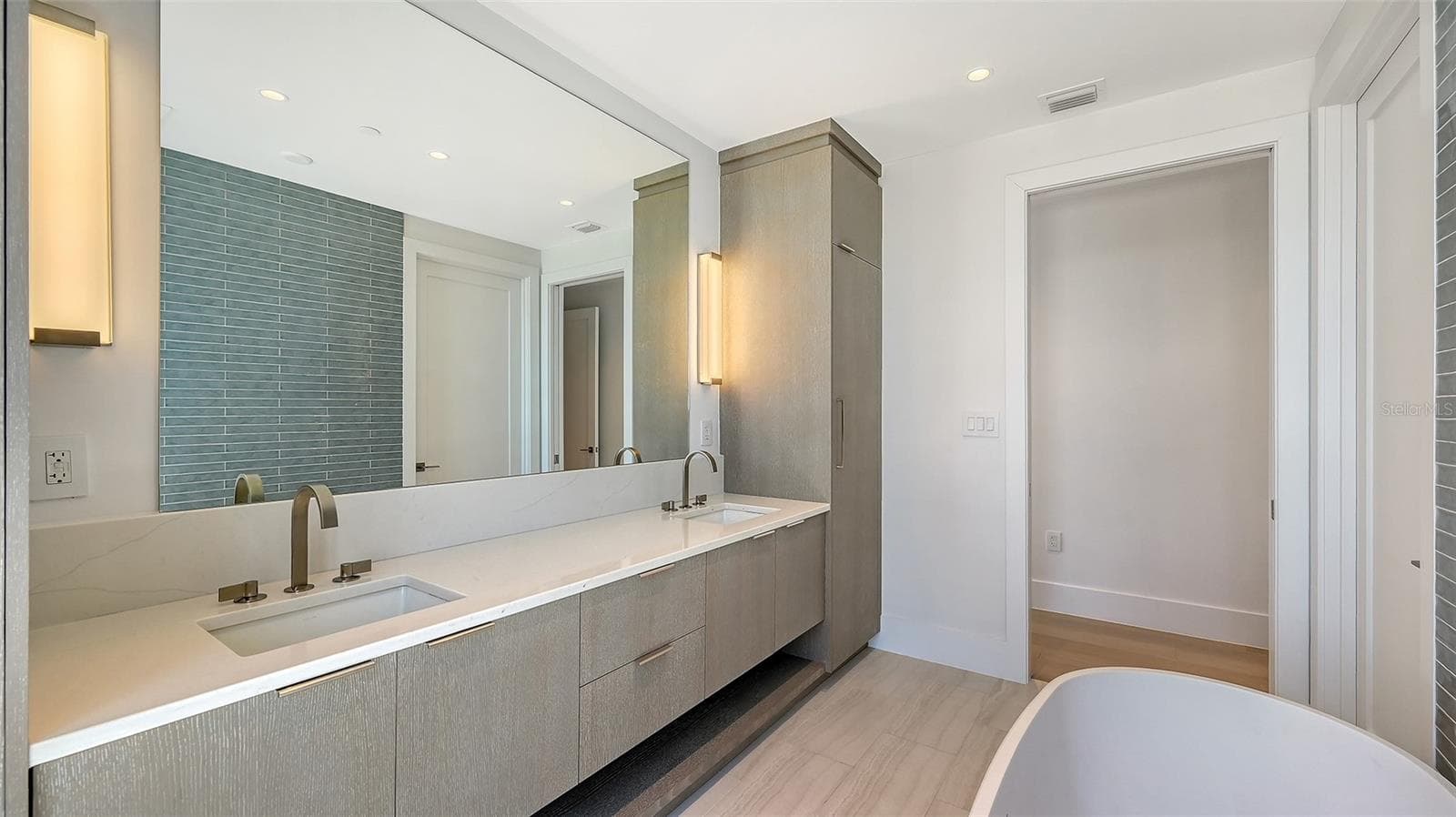 Condominium at 253 GOLDEN GATE PT #401, SARASOTA, photo 31 of 97