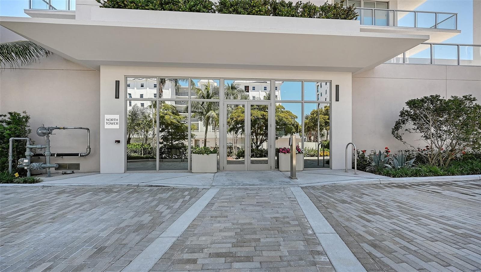 Condominium at 253 GOLDEN GATE PT #401, SARASOTA, photo 59 of 97