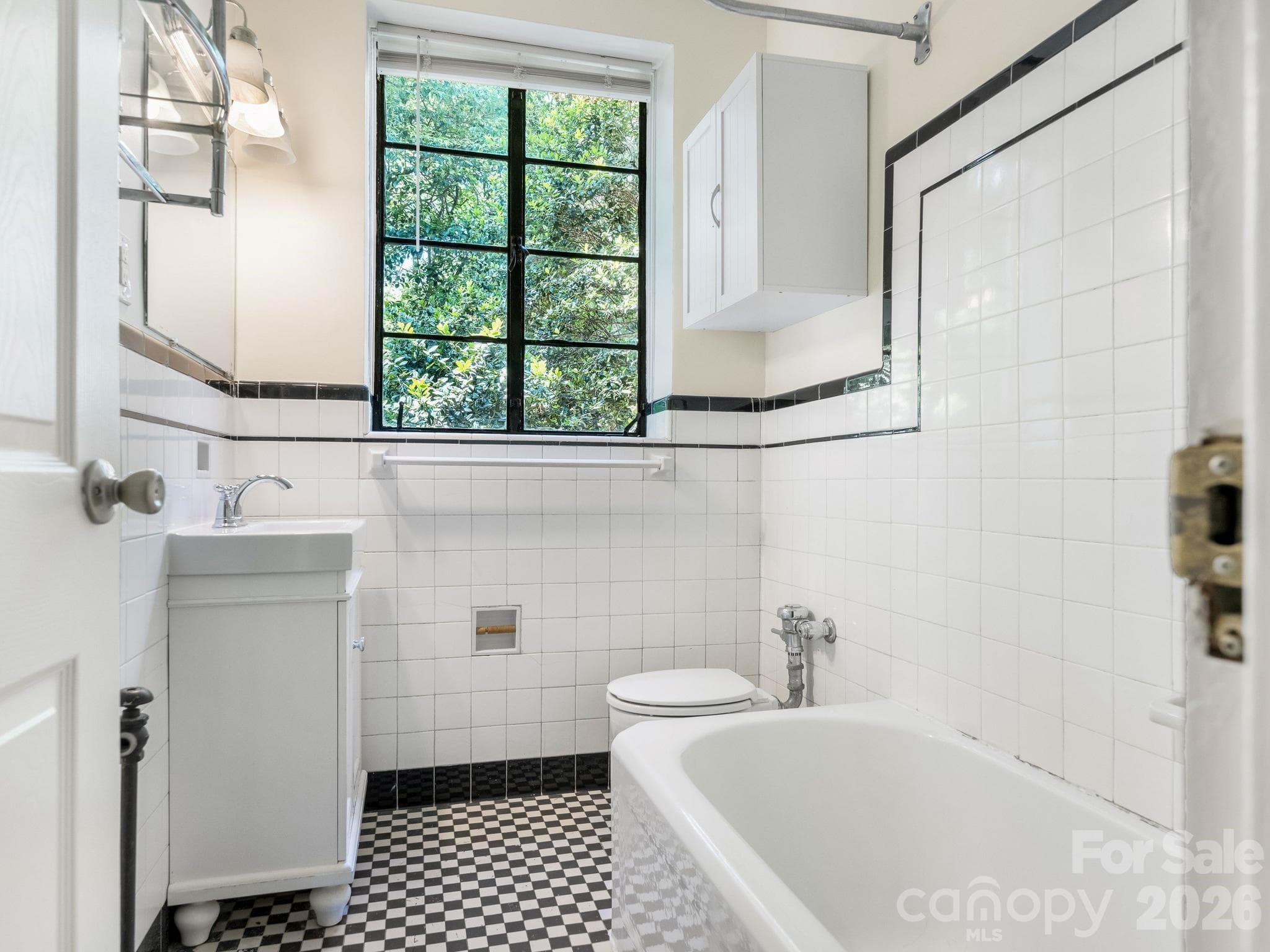Bath - 1121 Myrtle Avenue, Charlotte