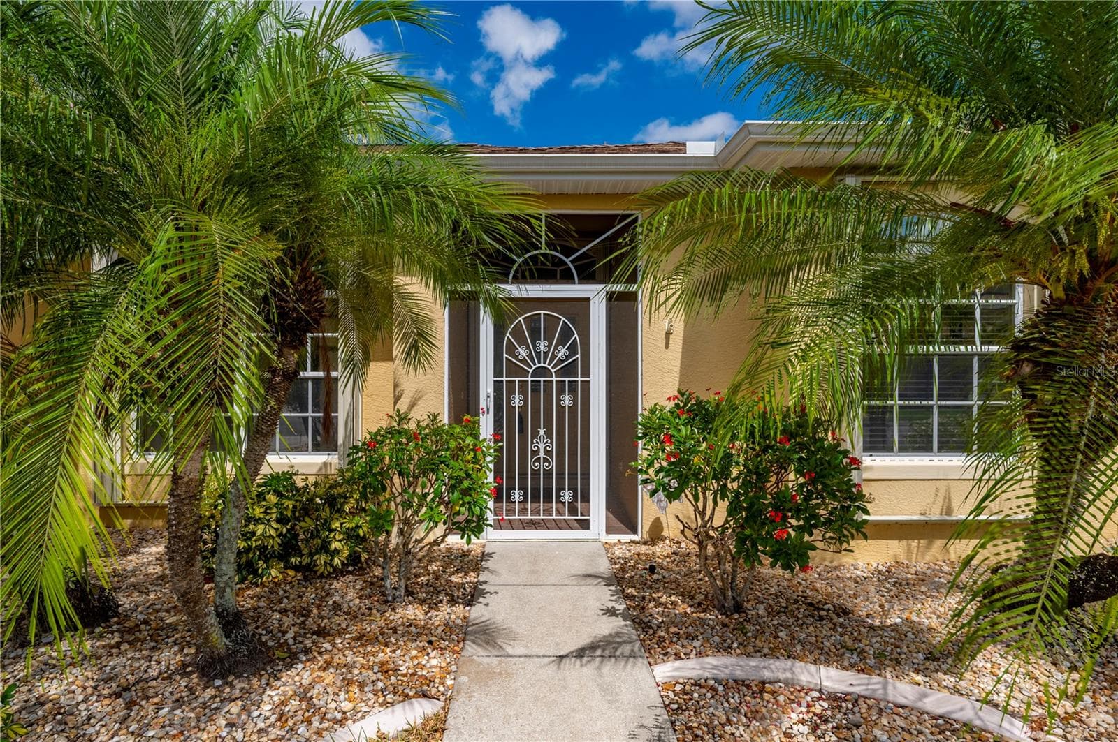 Attractive front entry - 1637 PALACE CT, PORT CHARLOTTE