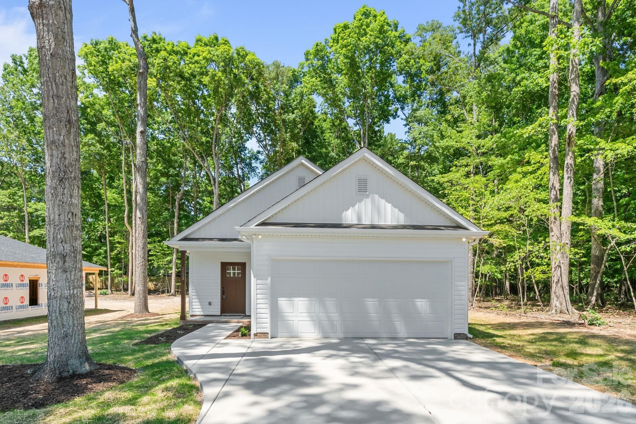 Set back from the road and concrete drive - Albemarle