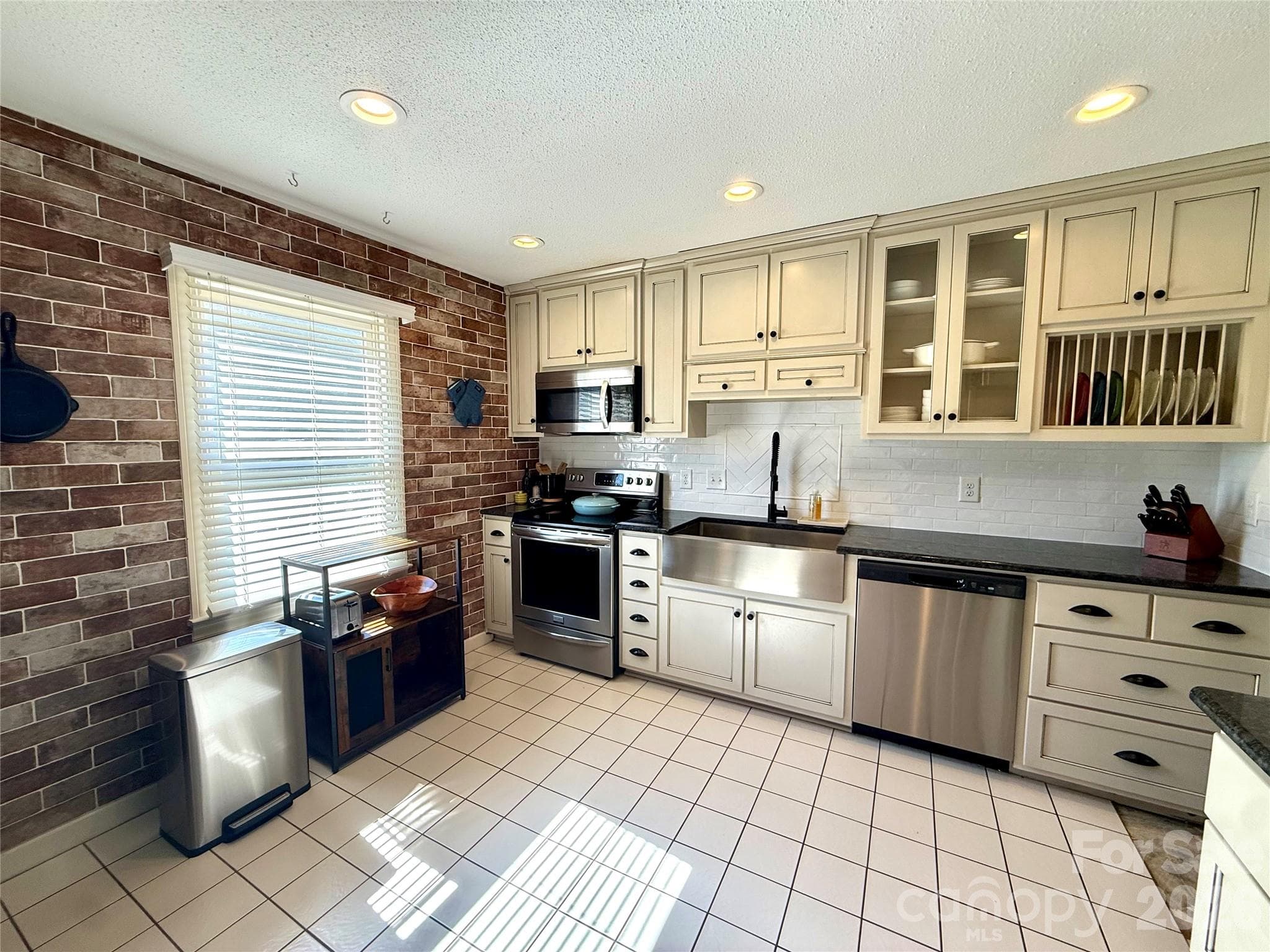 Townhouse at 2705 North Center Street NW, Hickory, photo 6 of 33