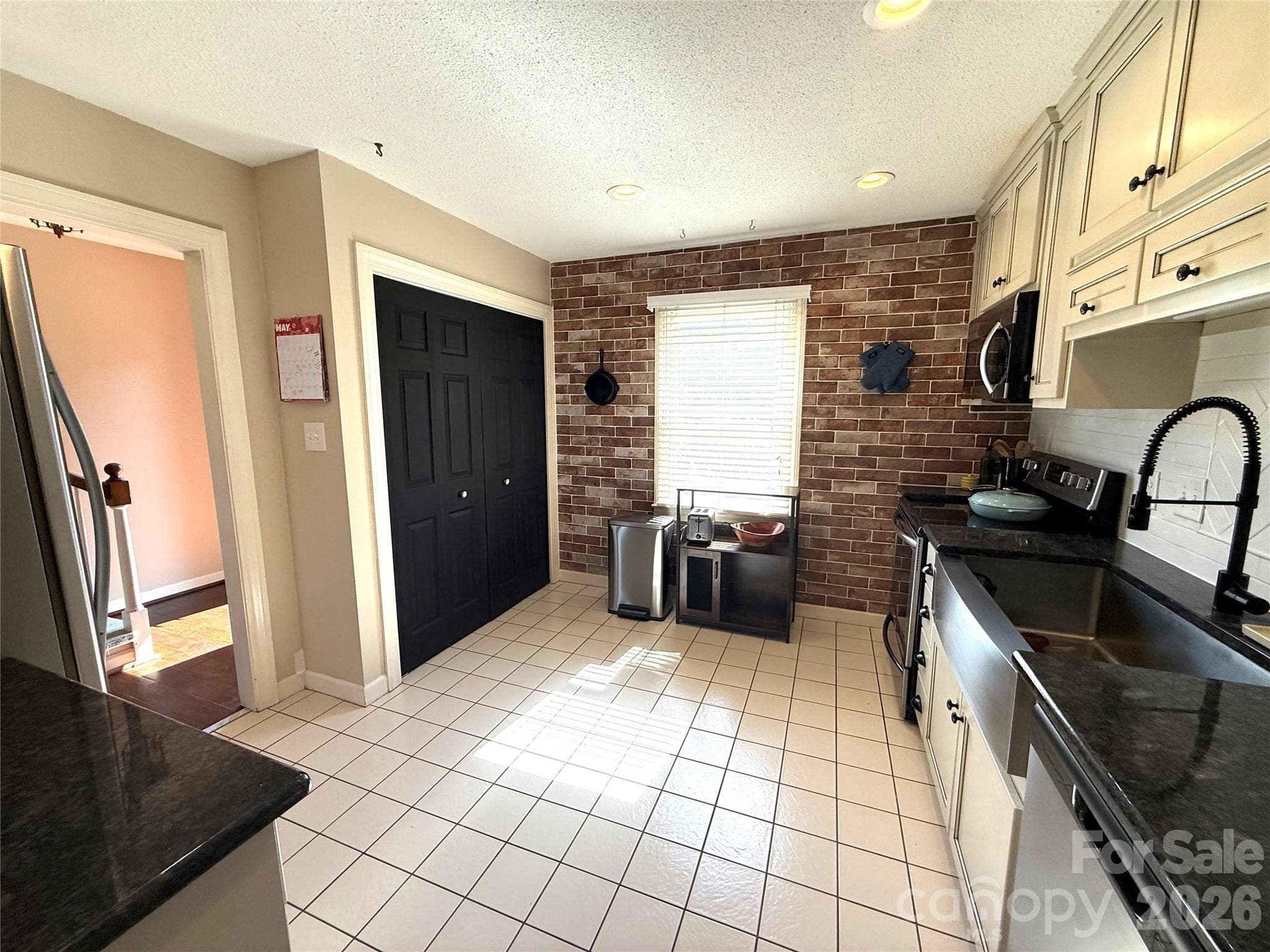 Townhouse at 2705 North Center Street NW, Hickory, photo 7 of 33
