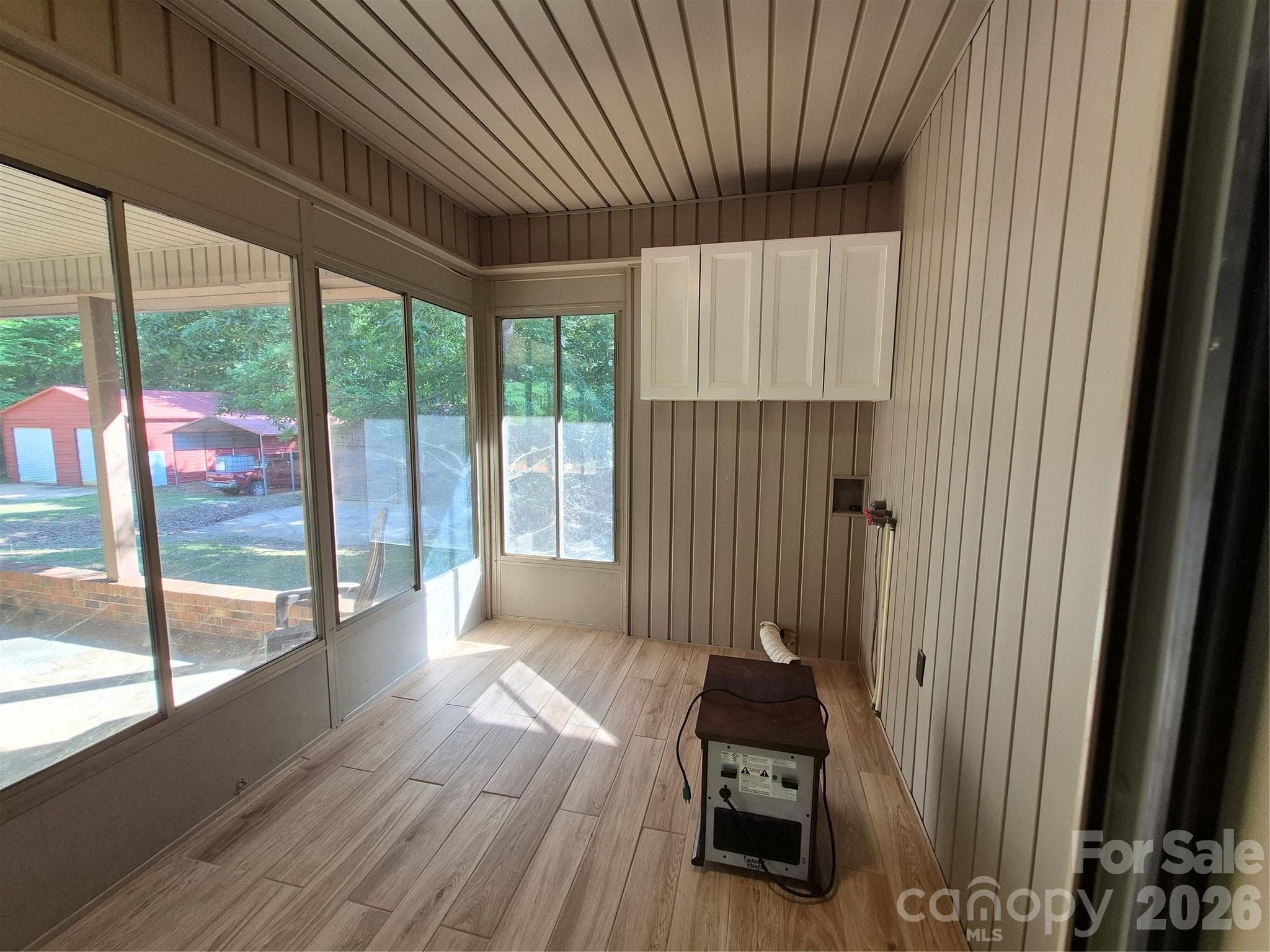 Glassed In Porch / Laundry - 390 Low Water Bridge Road, Troy