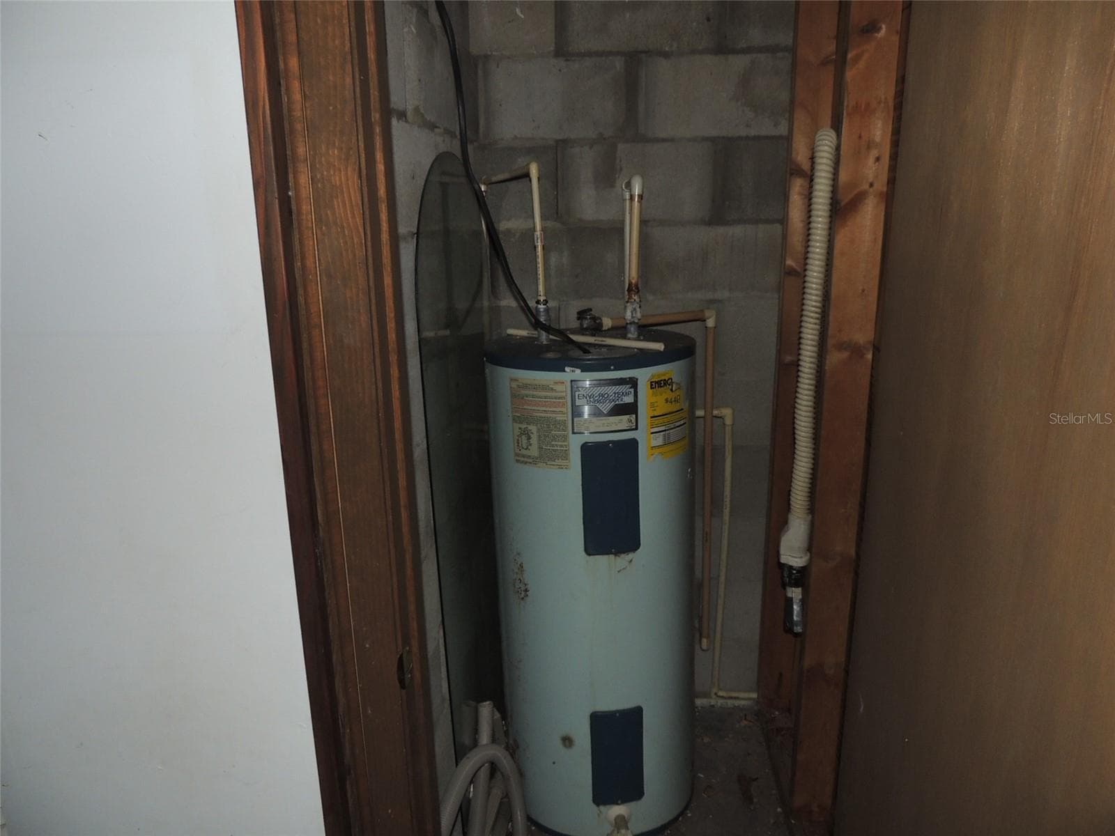 Water Heater/Storage Closet - 11351 SE 32ND PL, MORRISTON