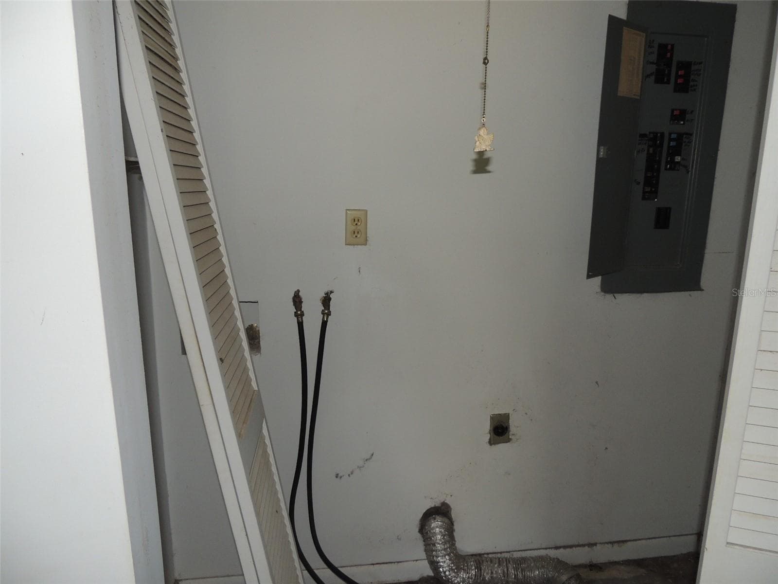 Laundry Closet - 11351 SE 32ND PL, MORRISTON