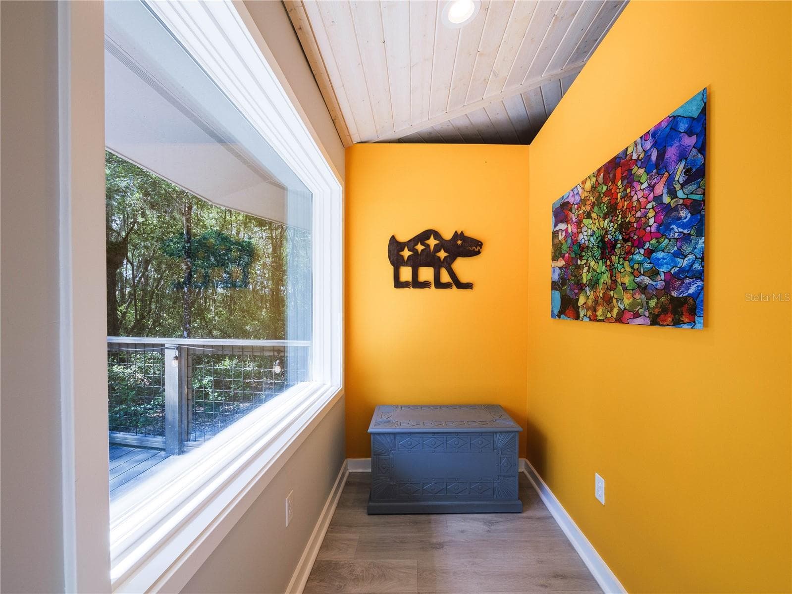 Guest suite - 13797 NE 199TH ST, WALDO