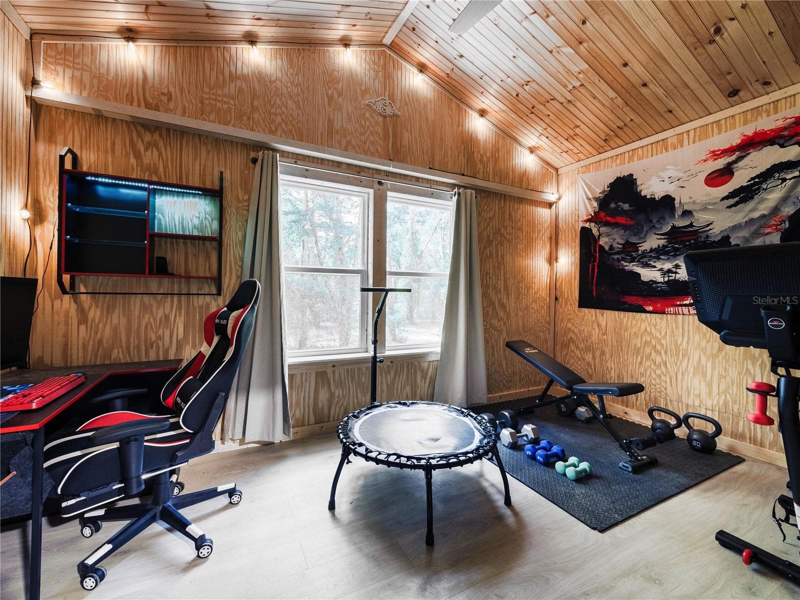 Enclosed room in barn - 13797 NE 199TH ST, WALDO