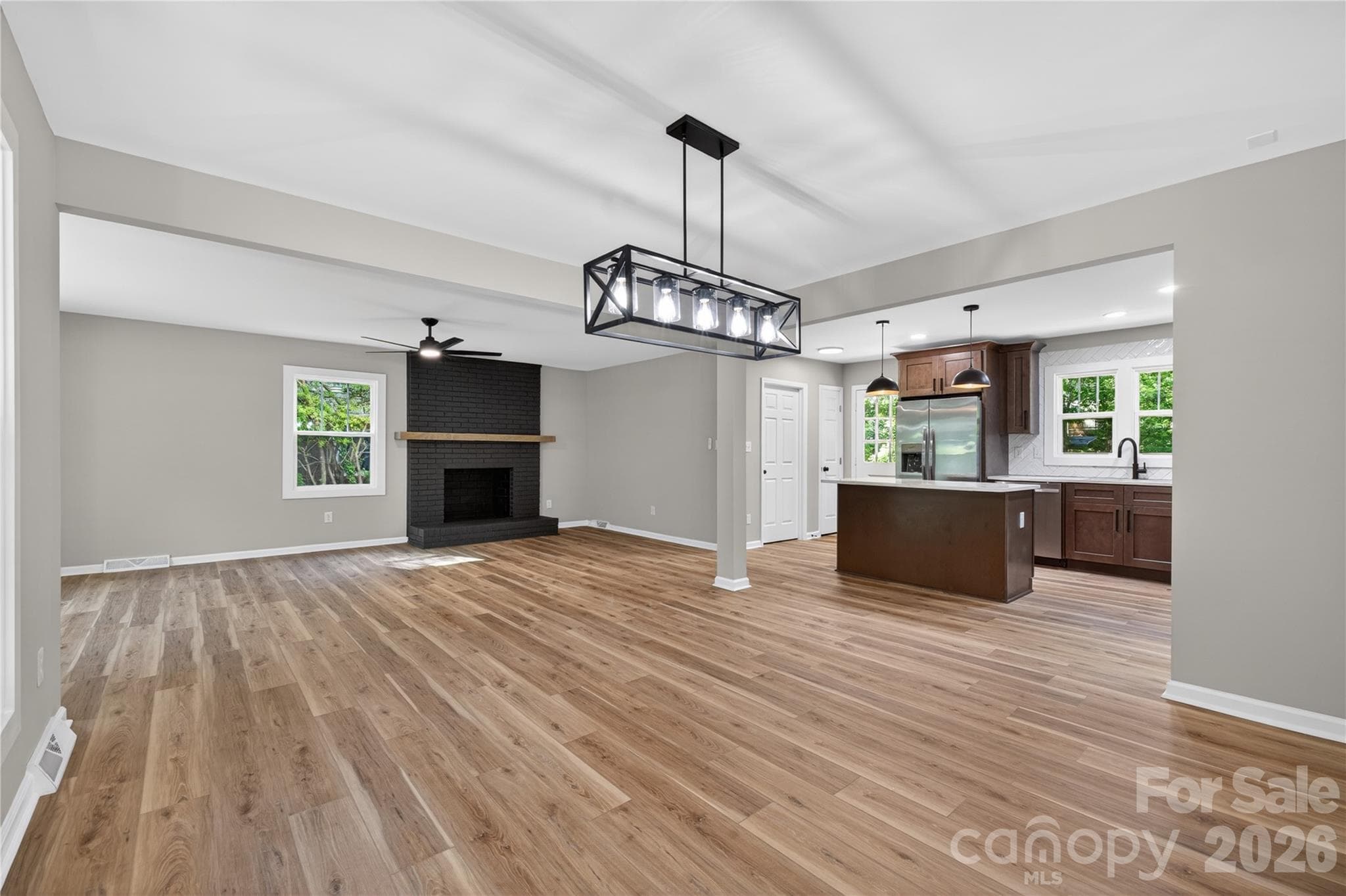 Single Family Residence at 7407 Limerick Drive, Charlotte, photo 8 of 37