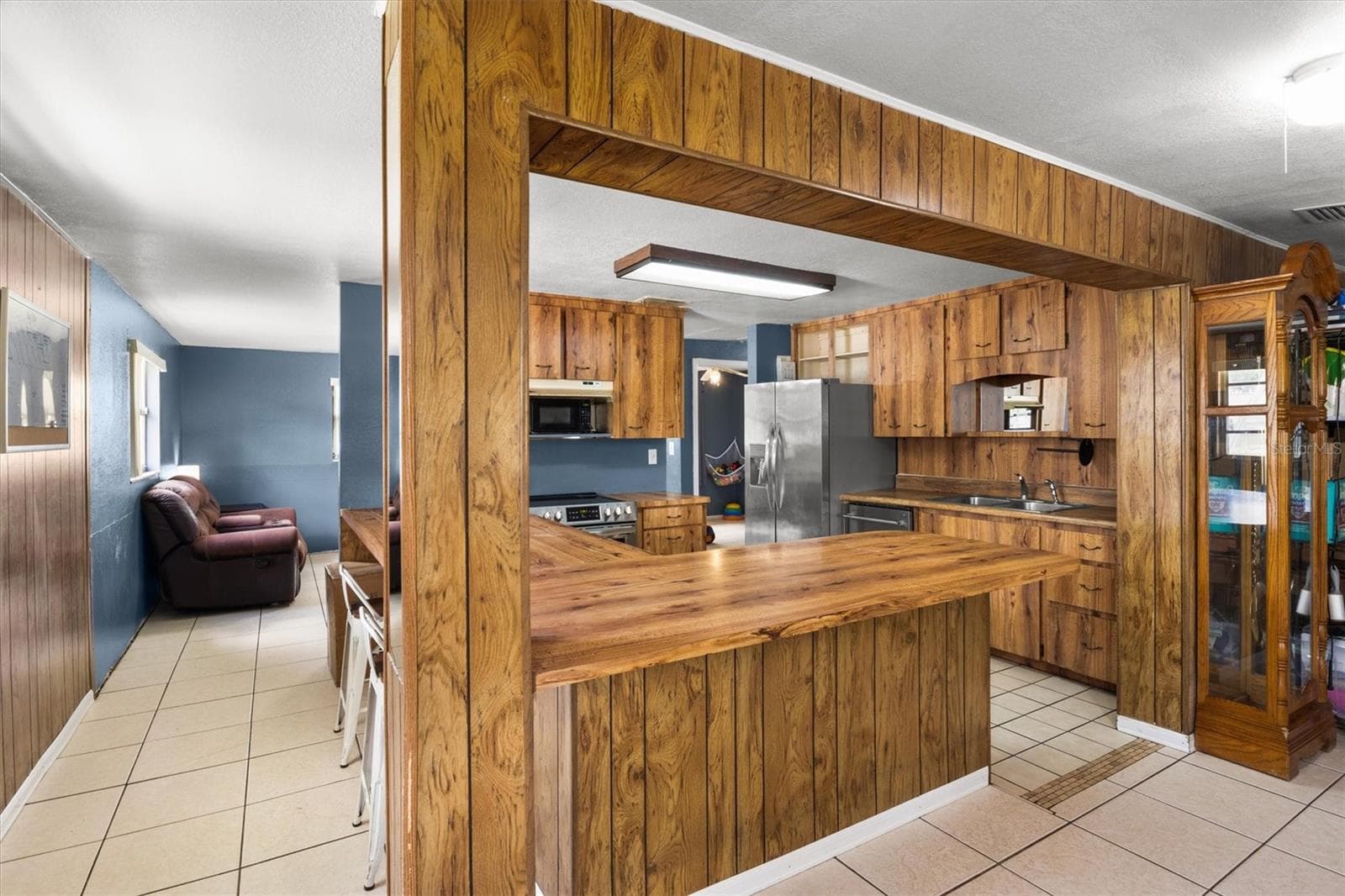 Single Family Residence at 1307 MAYFLOWER DR, LAKELAND, photo 7 of 27