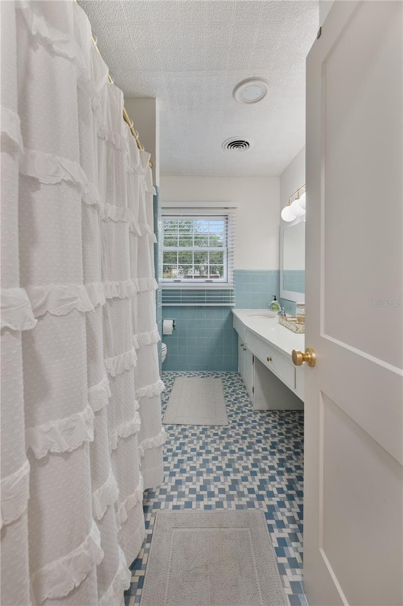 Single Family Residence at 2718 BERKELEY AVE, LAKELAND, photo 20 of 34