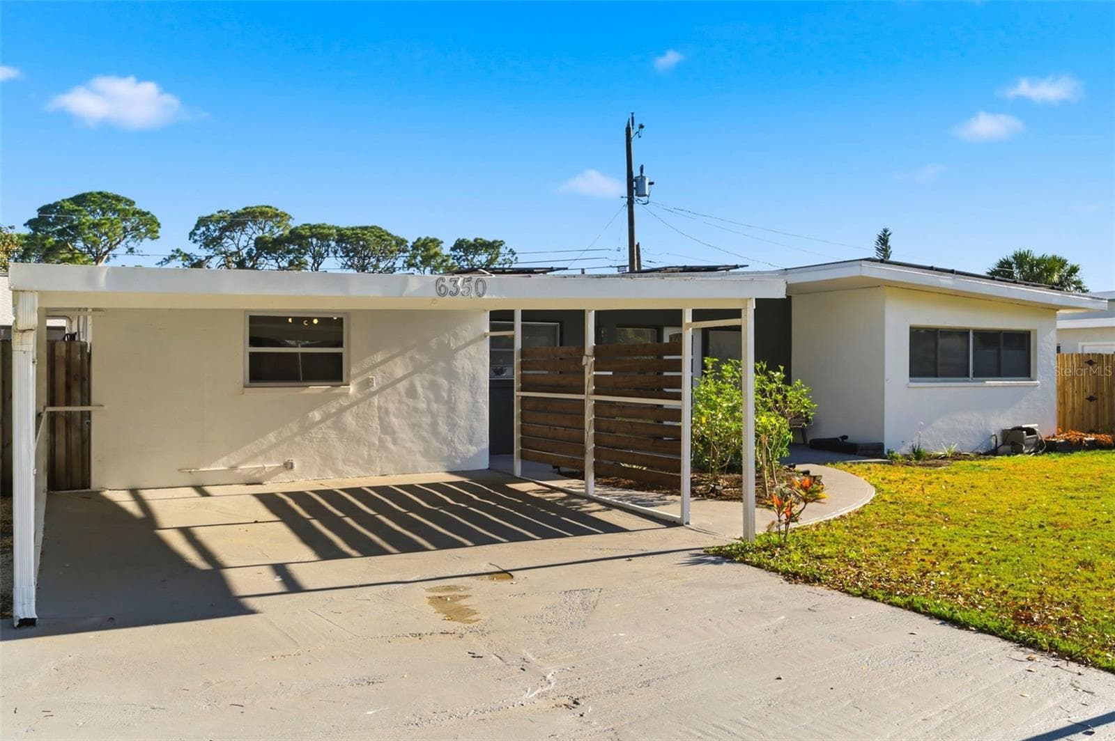 Single Family Residence at 6350 HAMPTON DRIVE N, ST PETERSBURG, photo 2 of 63