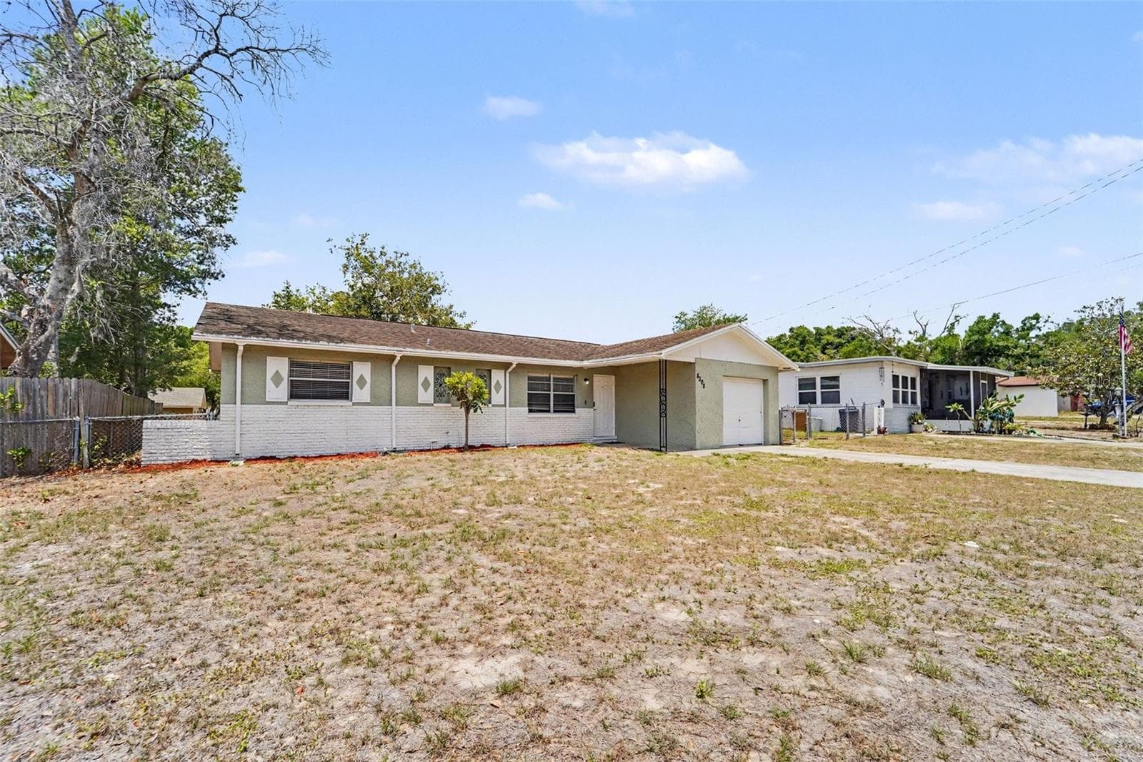 Single Family Residence at 8308 OLEANDER LN, TAMPA, photo 3 of 20