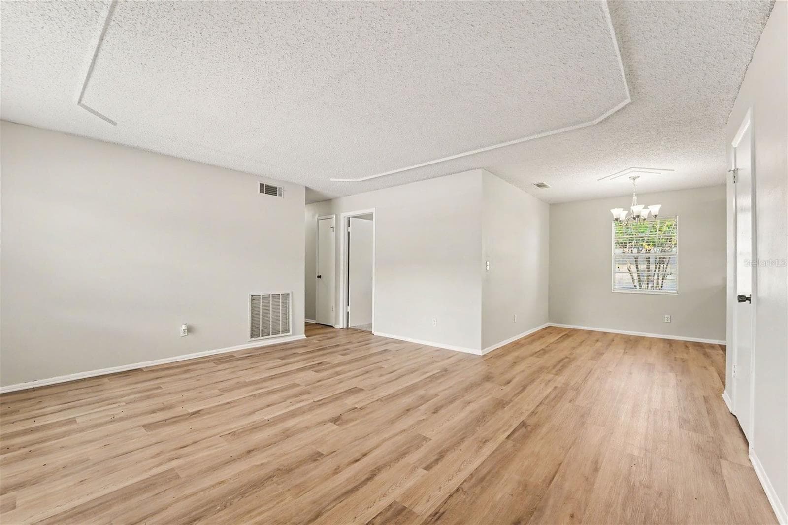 Single Family Residence at 8308 OLEANDER LN, TAMPA, photo 5 of 20