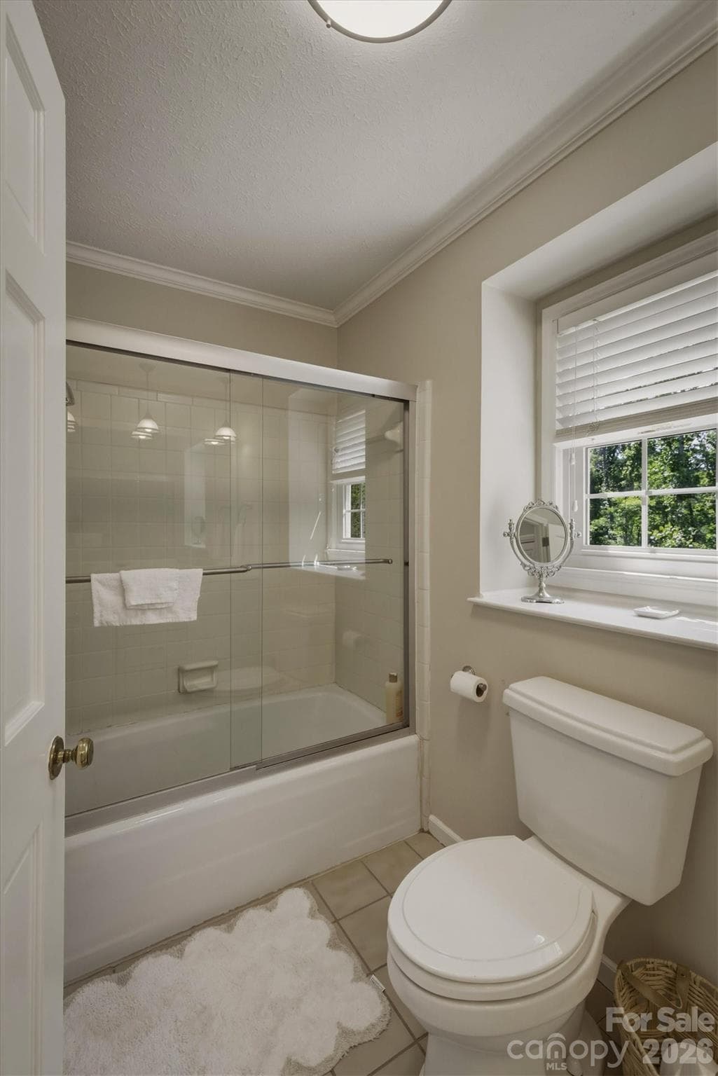 Full, Hall Bathroom - Morganton