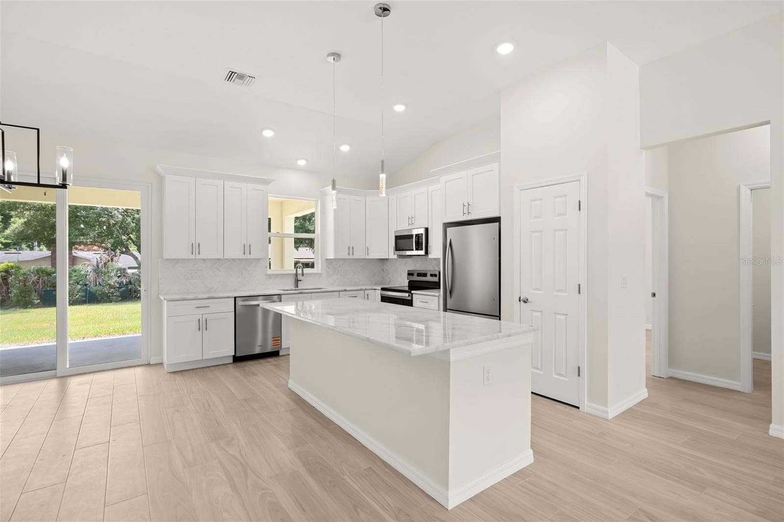 Single Family Residence at 247 DEBARY DR, DEBARY, photo 11 of 47
