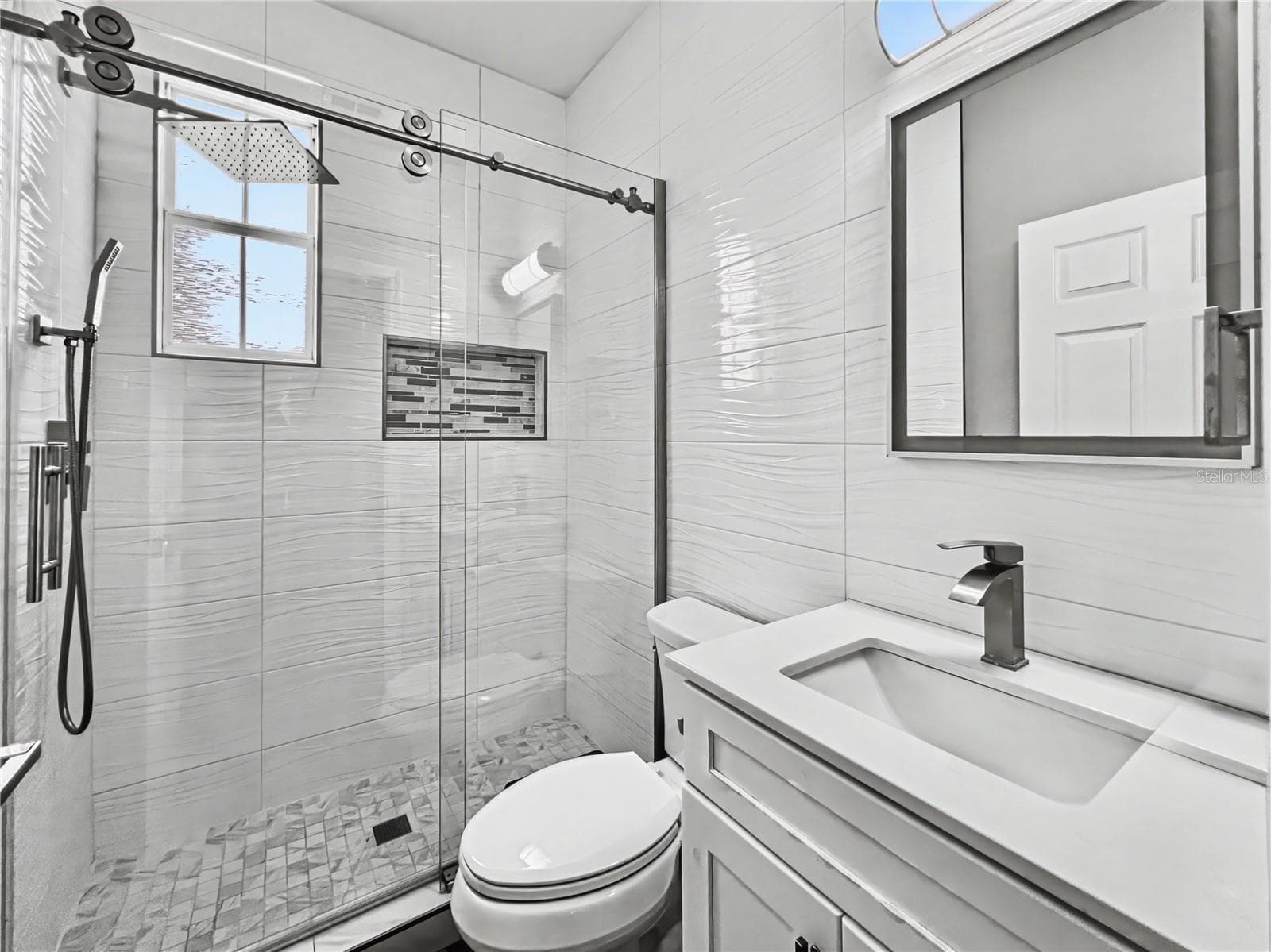Single Family Residence at 839 LAKE EVALYN DR, CELEBRATION, photo 5 of 33