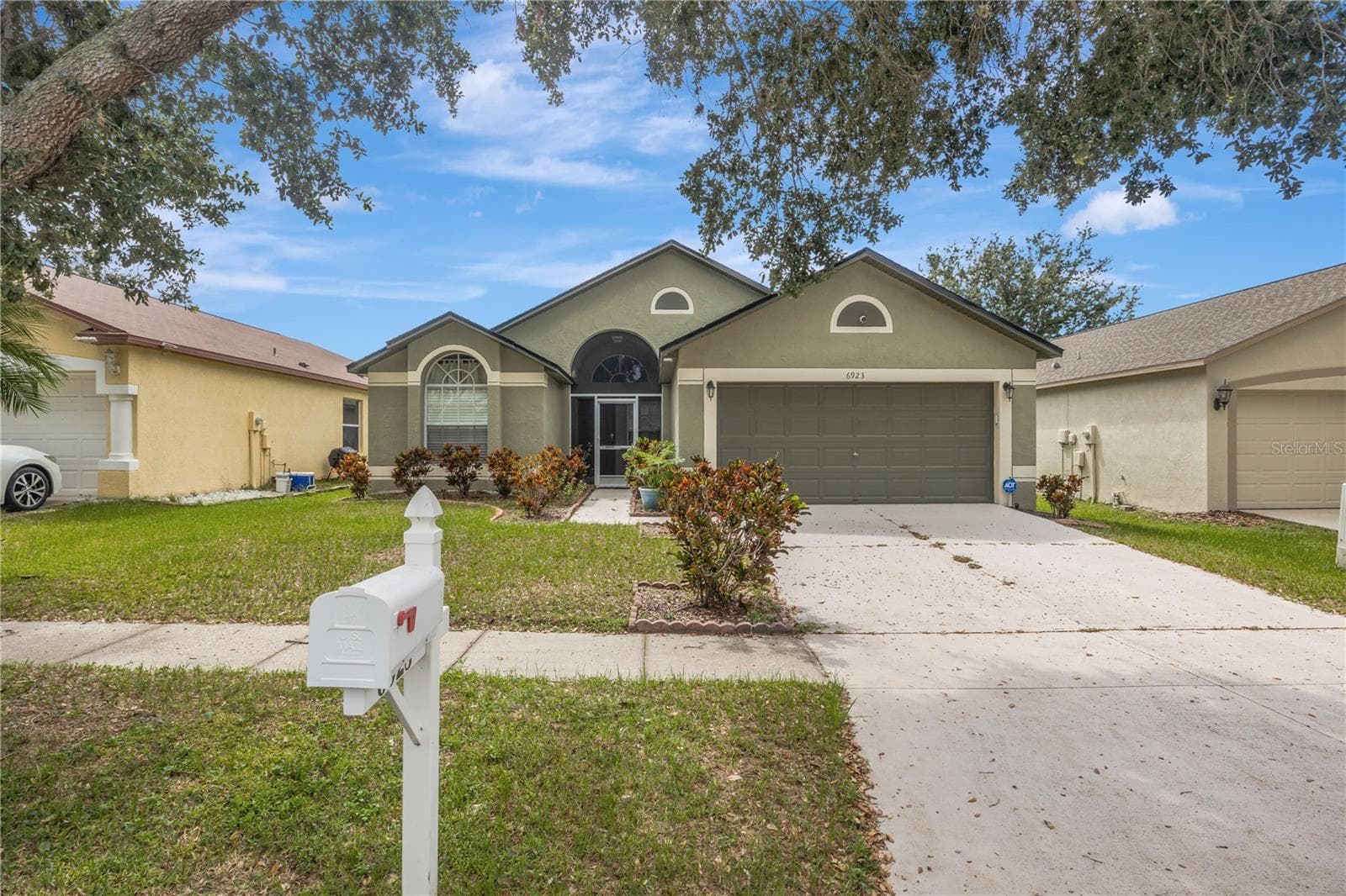 Single Family Residence at 6923 WATERBROOK CT, GIBSONTON, photo 2 of 63