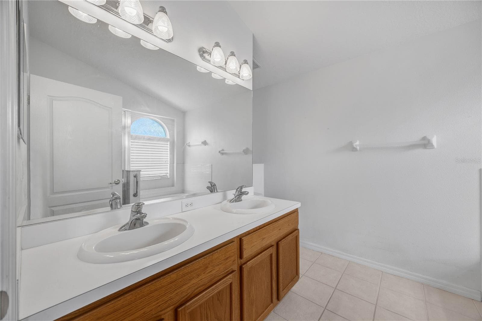 Single Family Residence at 6923 WATERBROOK CT, GIBSONTON, photo 42 of 63