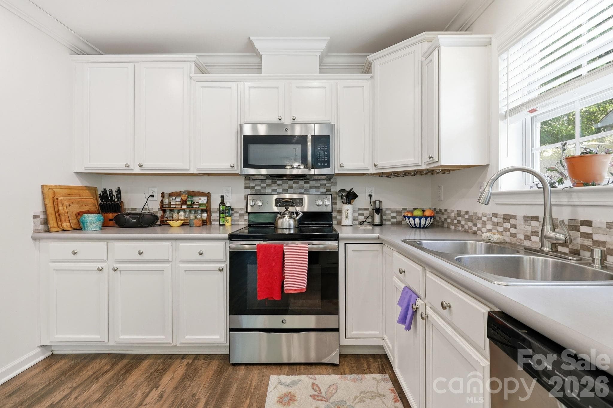Single Family Residence at 253 Brooklyn Lane, Asheville, photo 6 of 27