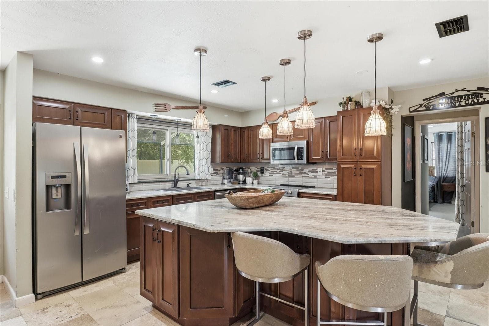 Massive island/eat in kitchen - 8720 N TROJAN DR, CITRUS SPRINGS