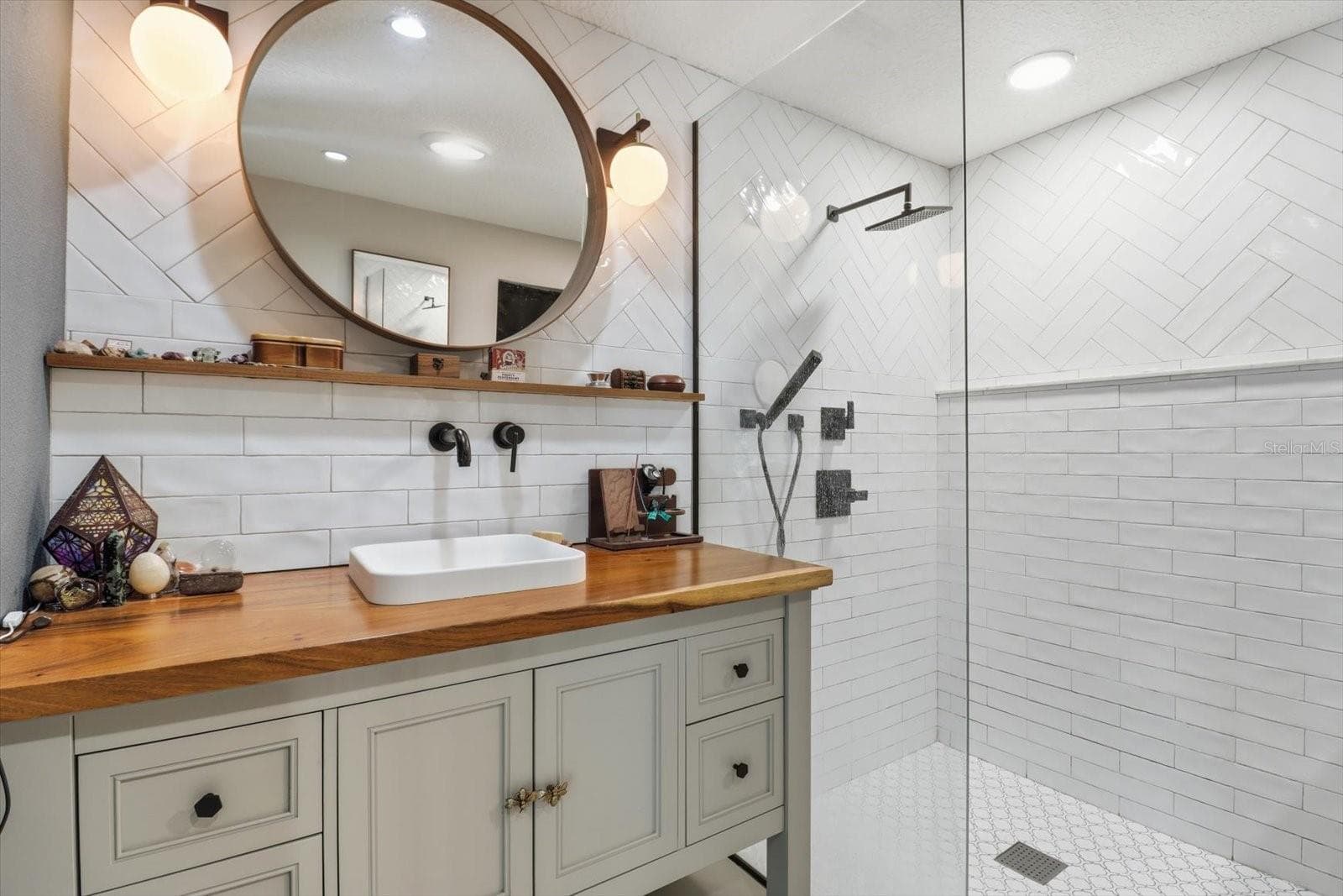 Primary bathroom, recently remodeled. - 8720 N TROJAN DR, CITRUS SPRINGS