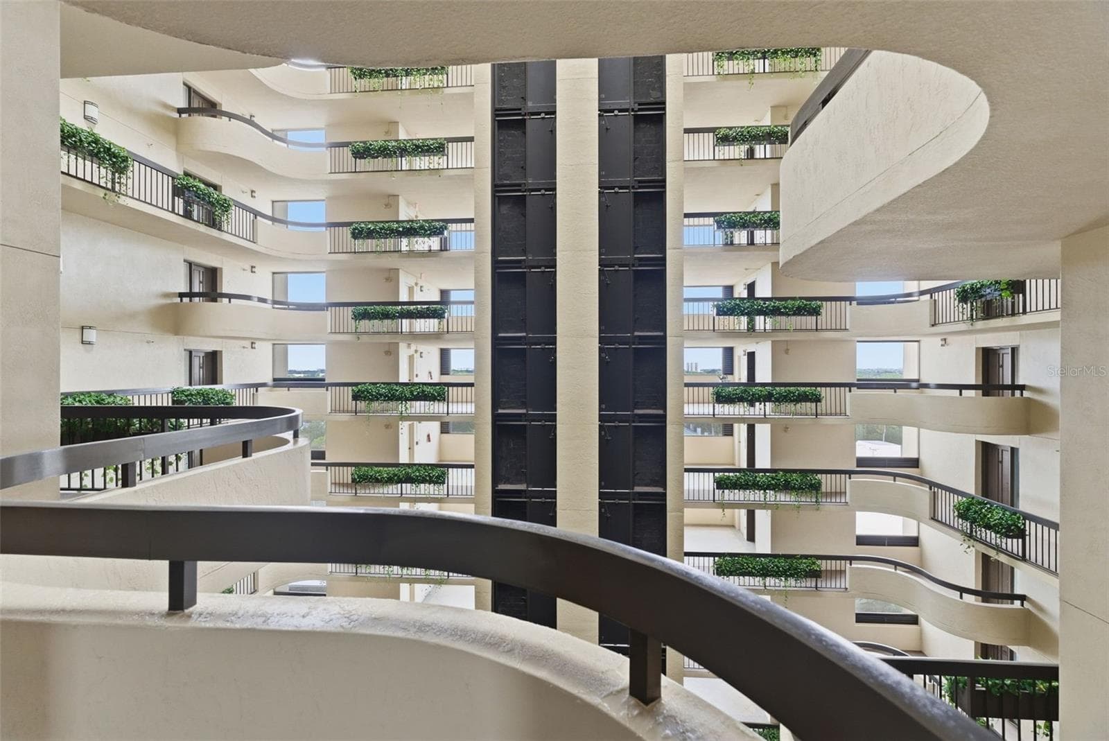 Condominium at 2413 BAYSHORE BLVD #1004, TAMPA, photo 5 of 50