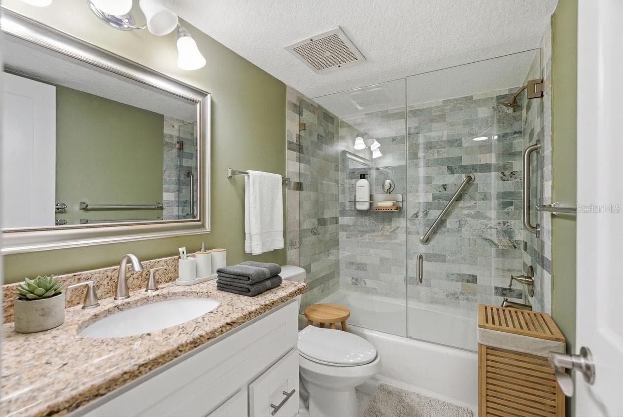 Guest Bathroom - 2413 BAYSHORE BLVD #1004, TAMPA