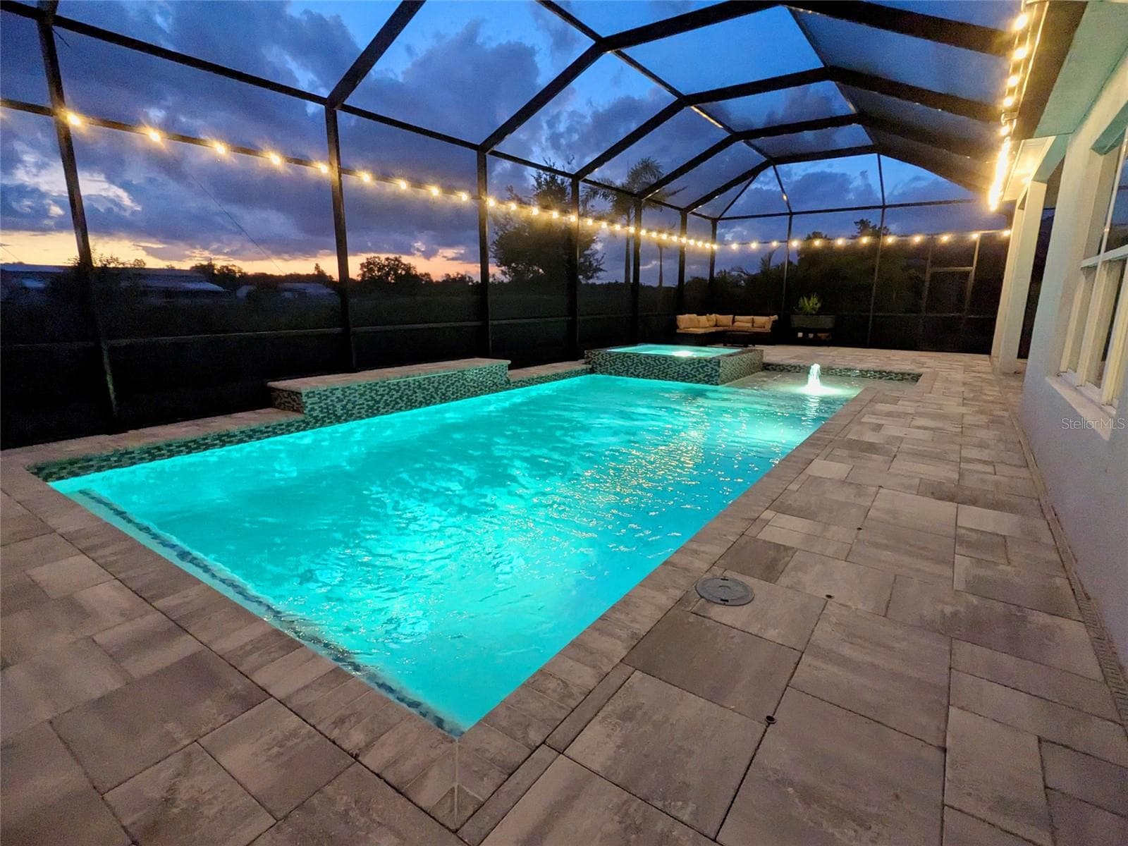 Pool and Elevated Spa at Dusk - 4645 ANTRIM DR, SARASOTA
