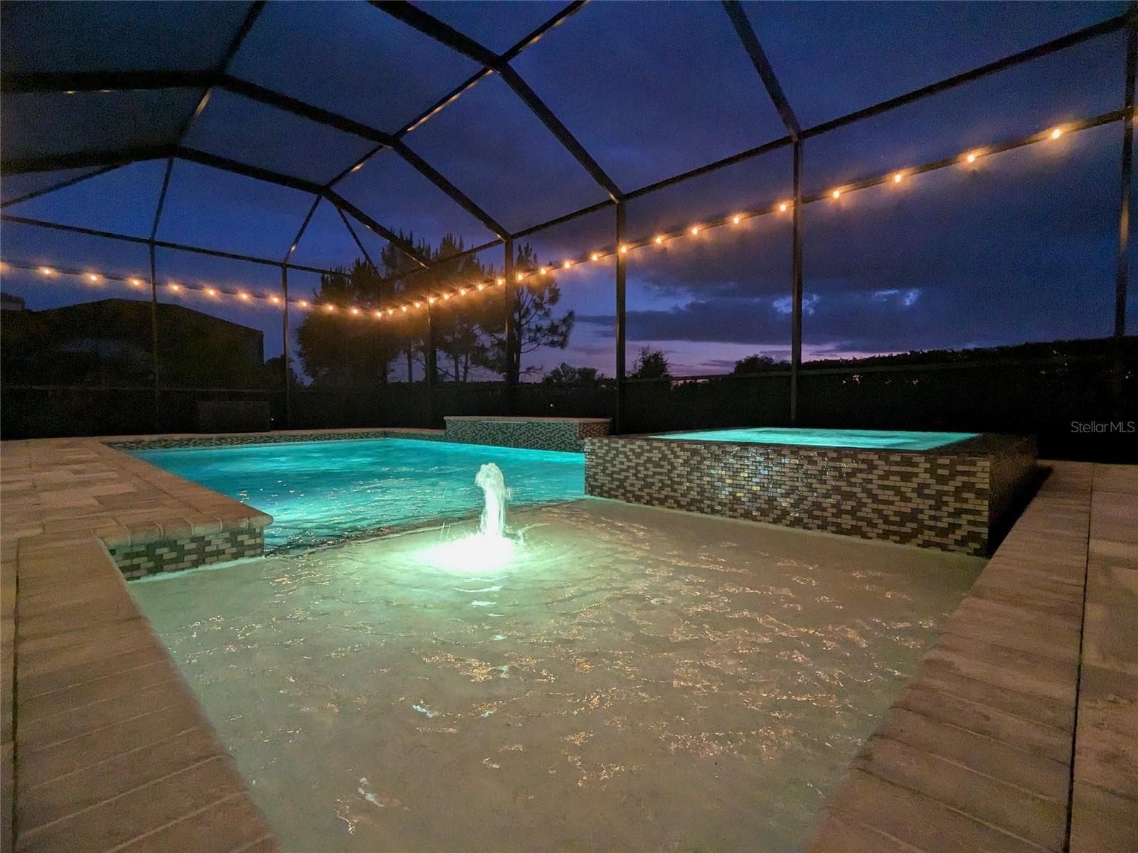 Pool and Elevated Spa at Dusk - 4645 ANTRIM DR, SARASOTA