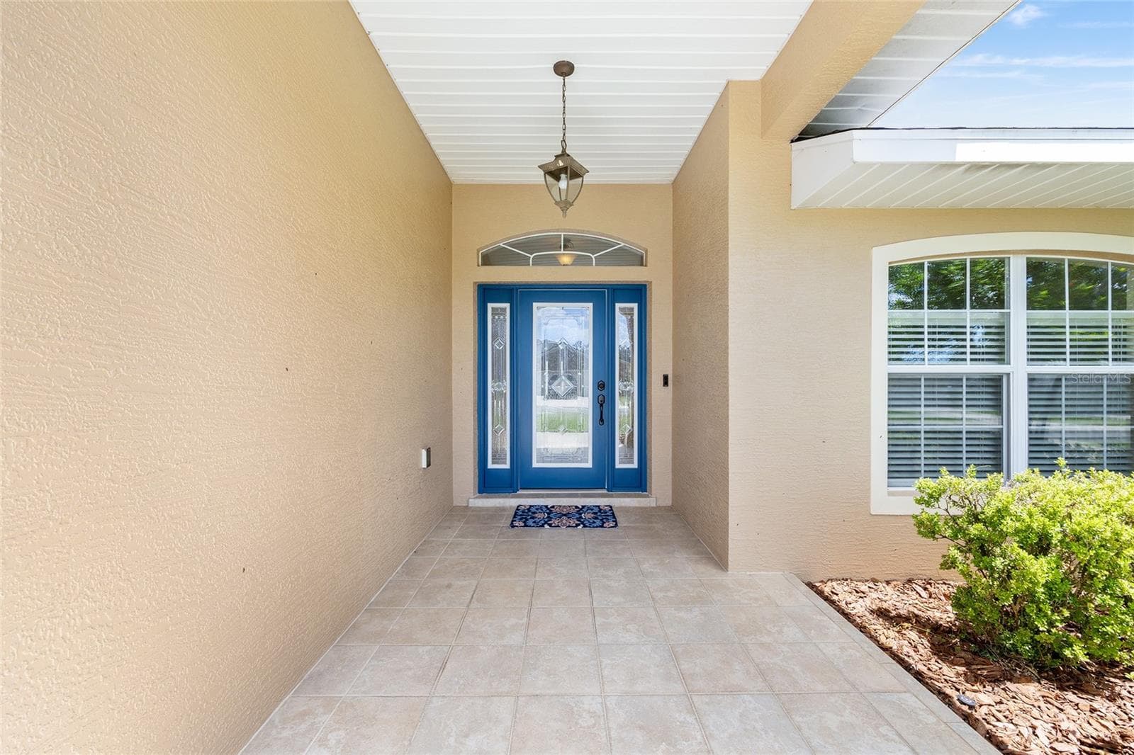Welcoming Entry - 915 SE 69TH AVE, OCALA