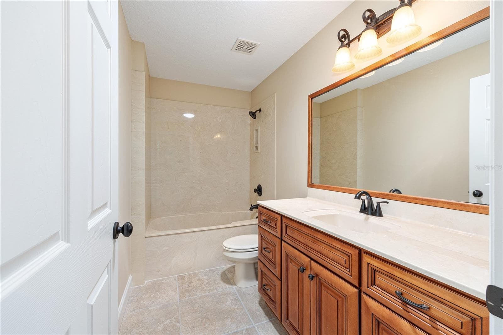 second bathroom - 915 SE 69TH AVE, OCALA