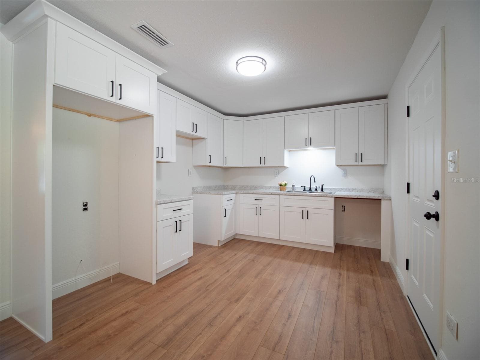 Single Family Residence at 1408 6TH ST NW, LIVE OAK, photo 6 of 24