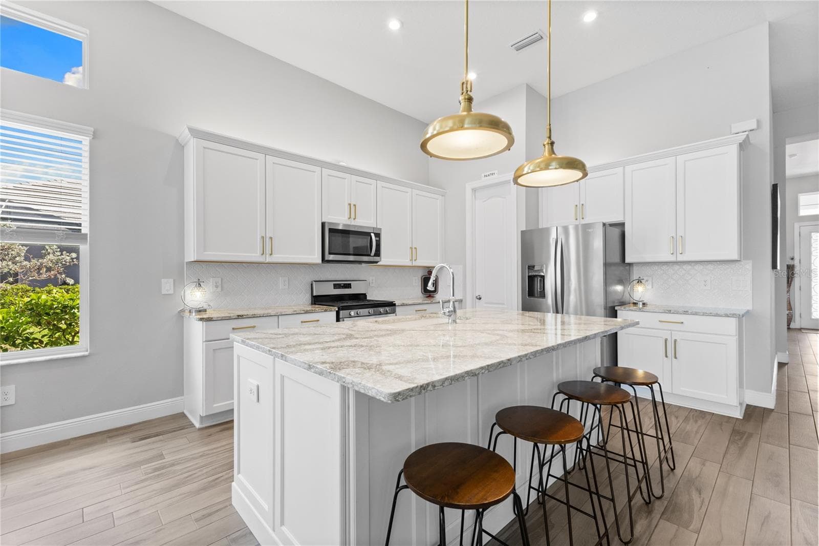 Designer Kitchen with Oversized Island - 4645 ANTRIM DR, SARASOTA