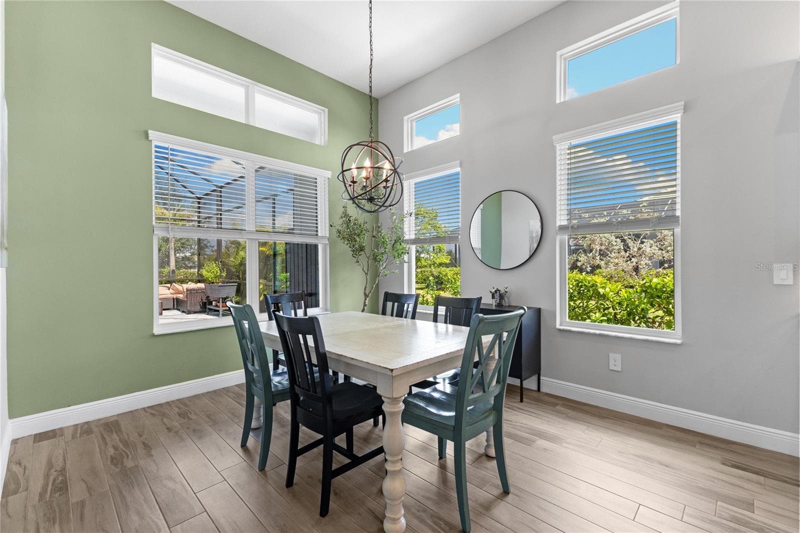 Light Filled Dining Room - 4645 ANTRIM DR, SARASOTA