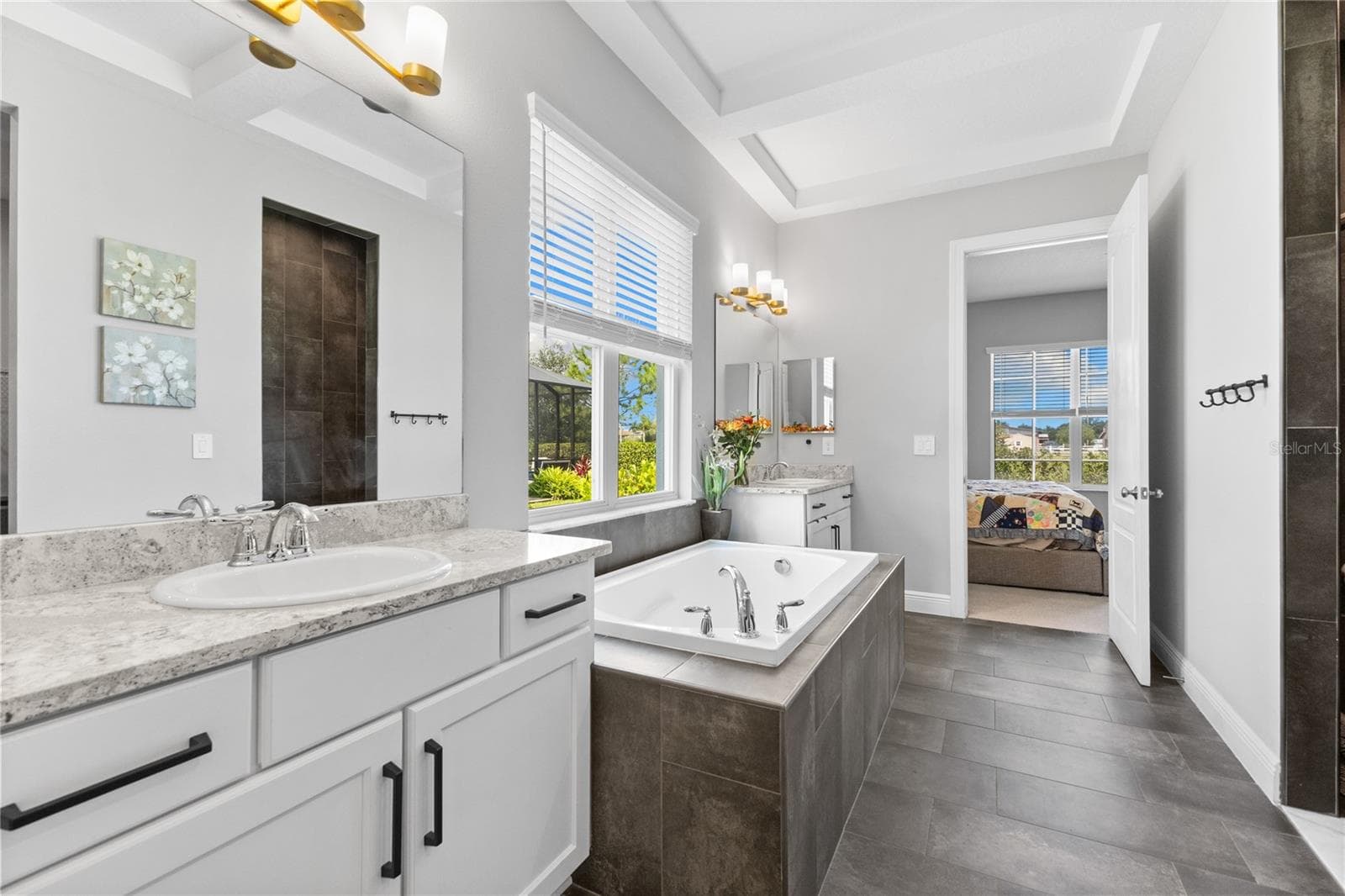 Dual Vanity Primary Bath - 4645 ANTRIM DR, SARASOTA