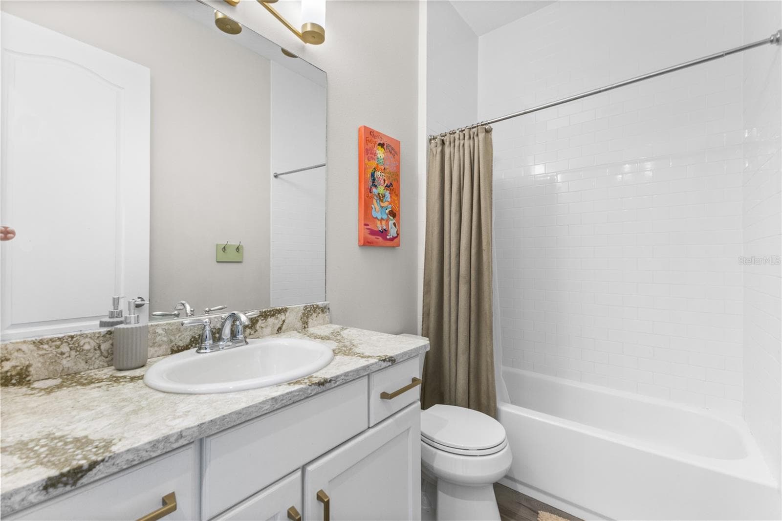 Full Guest Bathroom - 4645 ANTRIM DR, SARASOTA