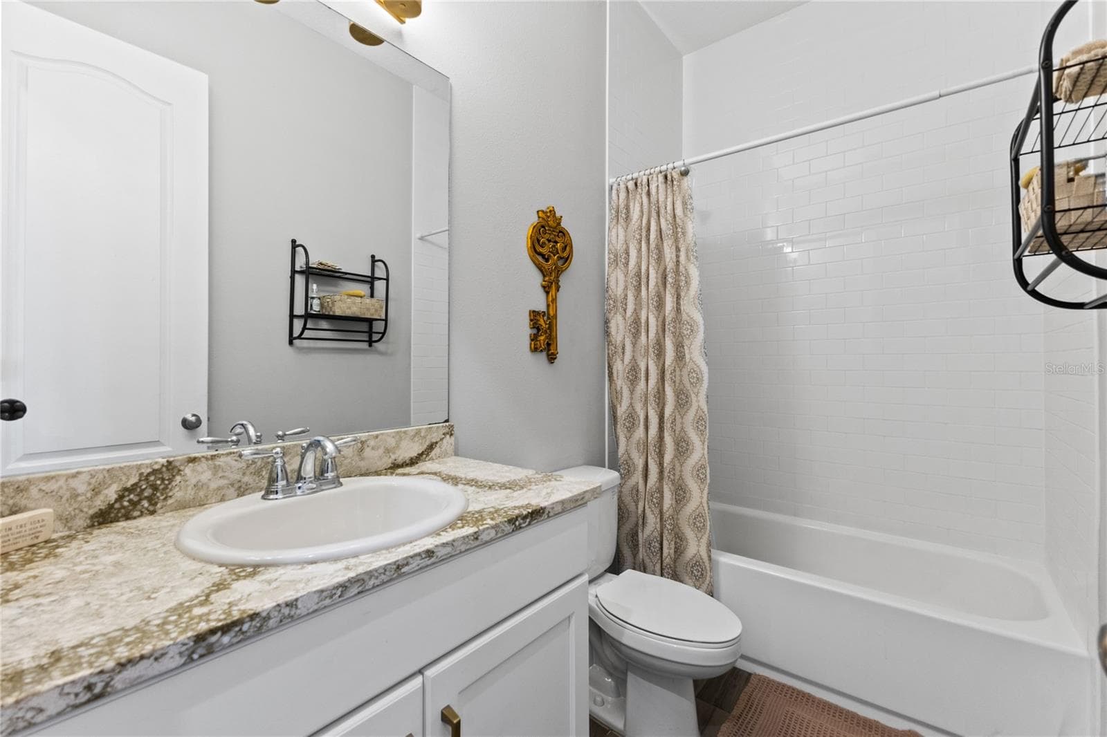 Guest Bathroom - 4645 ANTRIM DR, SARASOTA