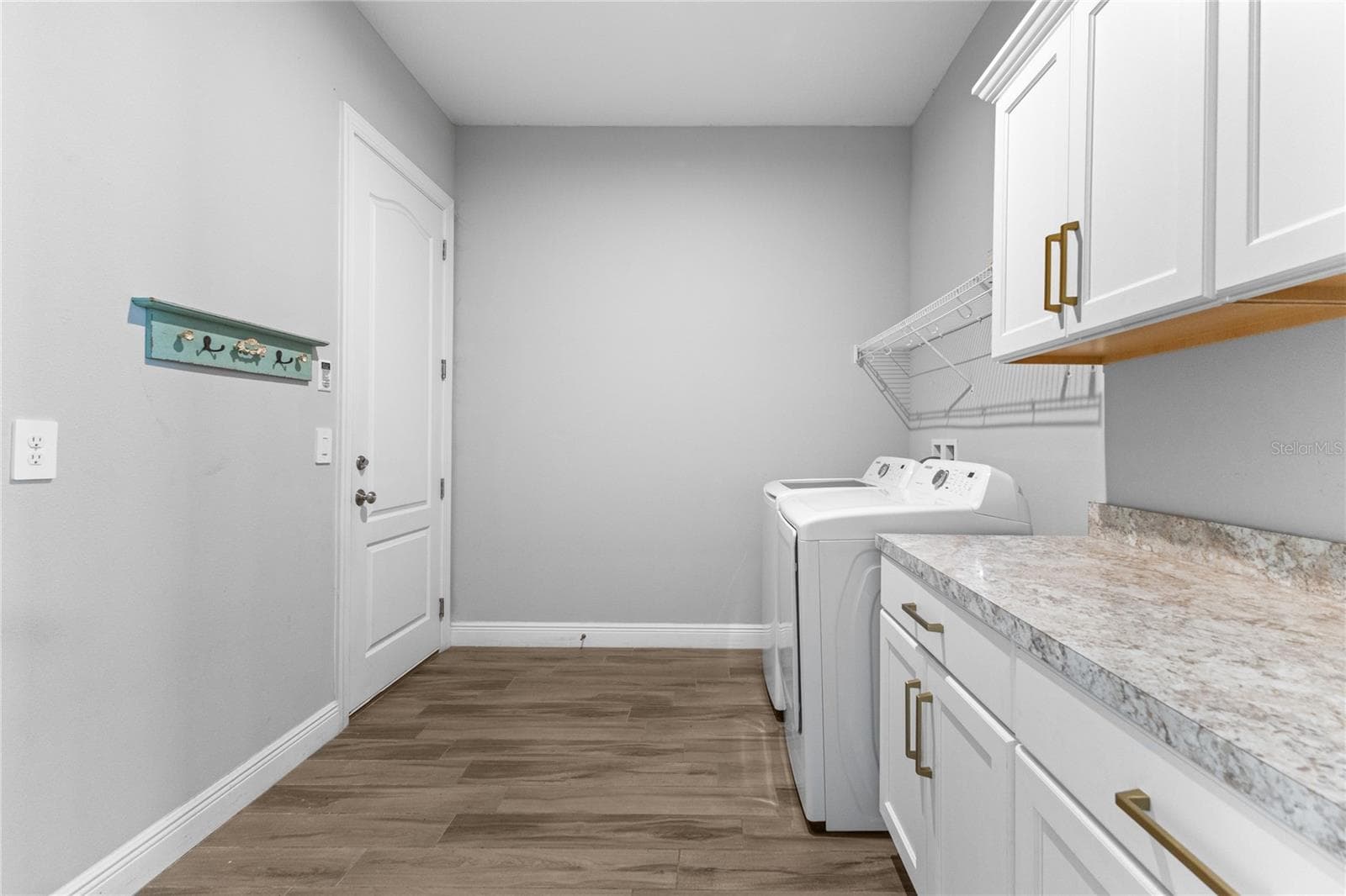 Spacious Laundry Room with Storage - 4645 ANTRIM DR, SARASOTA