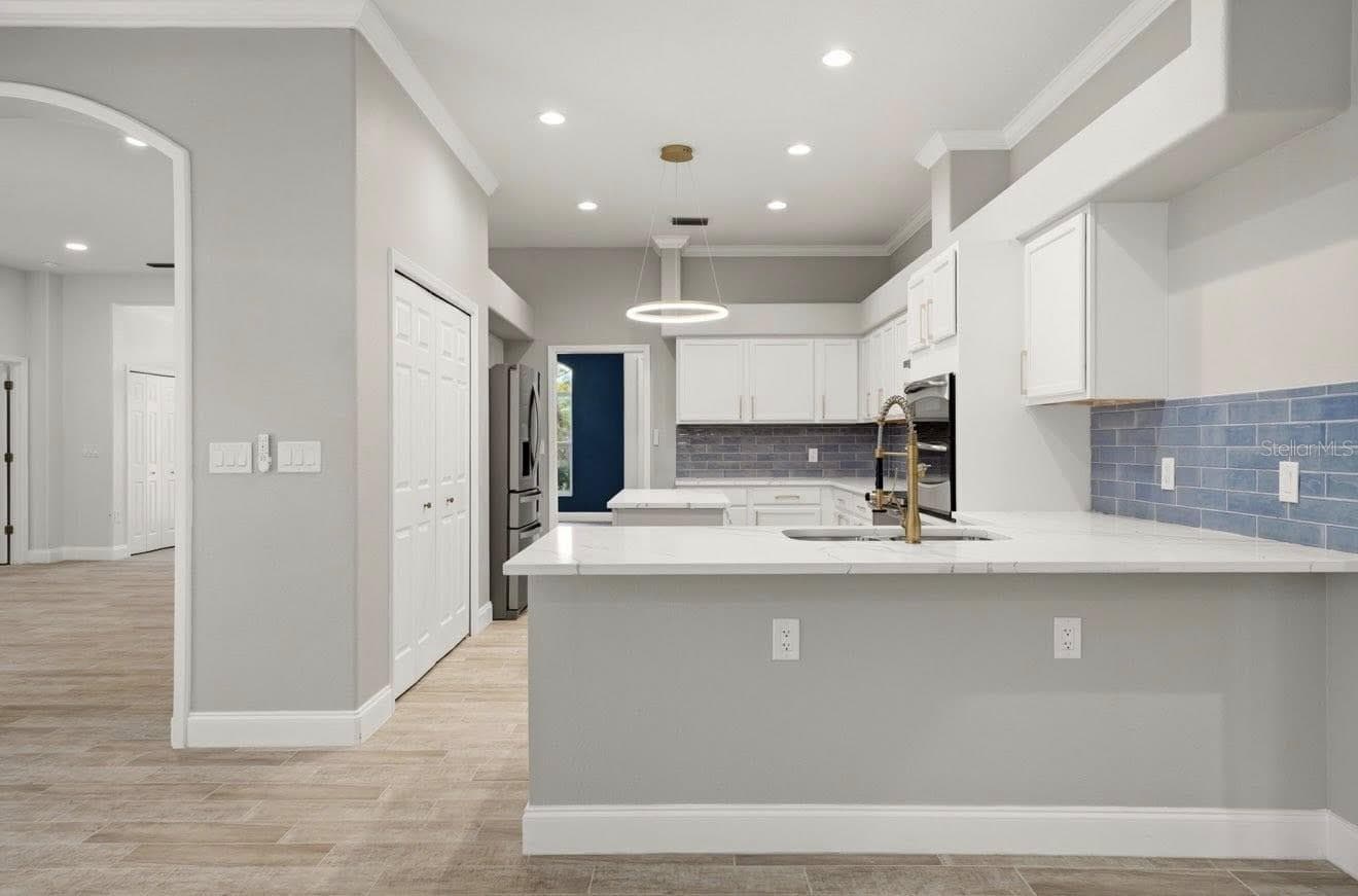 Single Family Residence at 507 CHEVAL DR, VENICE, photo 14 of 24