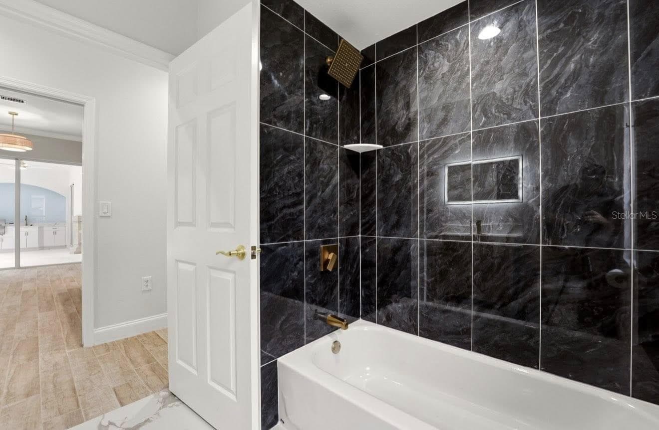 Single Family Residence at 507 CHEVAL DR, VENICE, photo 17 of 24