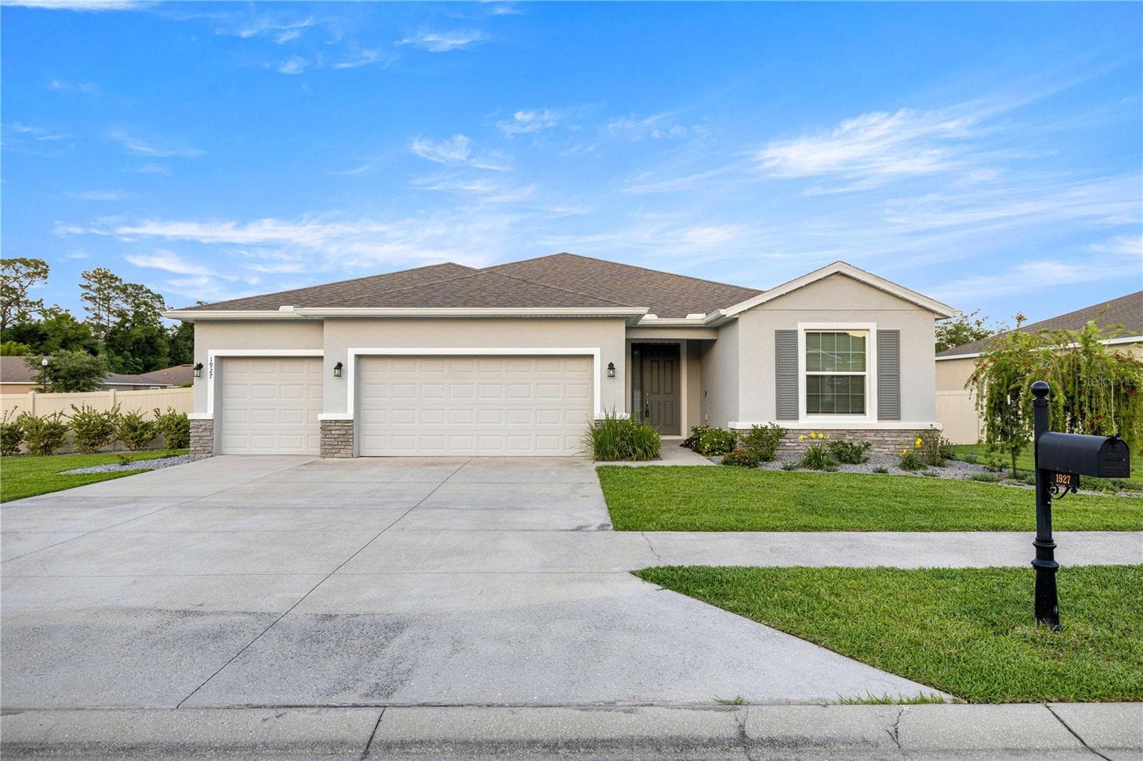 Single Family Residence at 1927 NE 50TH CT, OCALA, photo 2 of 44