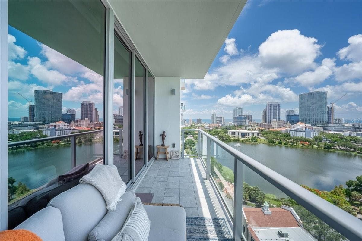 Condominium at 777 3RD AVE N #1606, ST PETERSBURG, photo 8 of 50