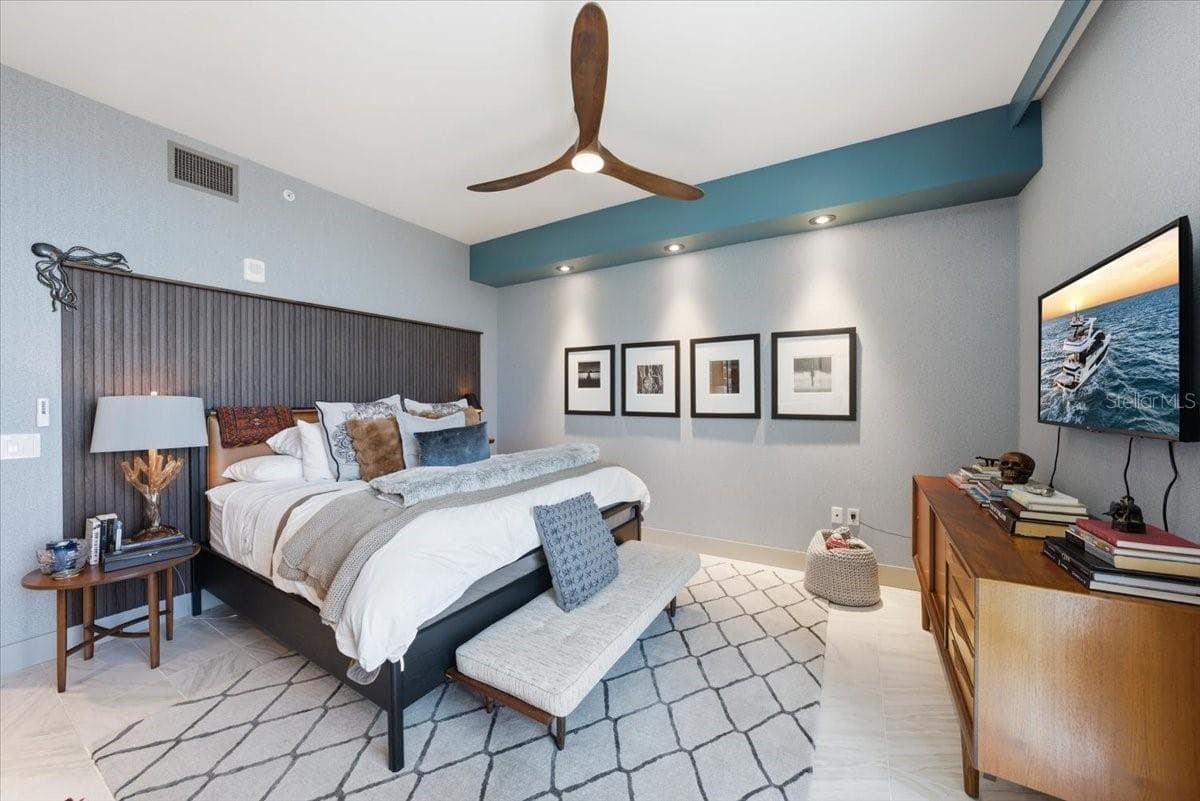 Condominium at 777 3RD AVE N #1606, ST PETERSBURG, photo 33 of 50