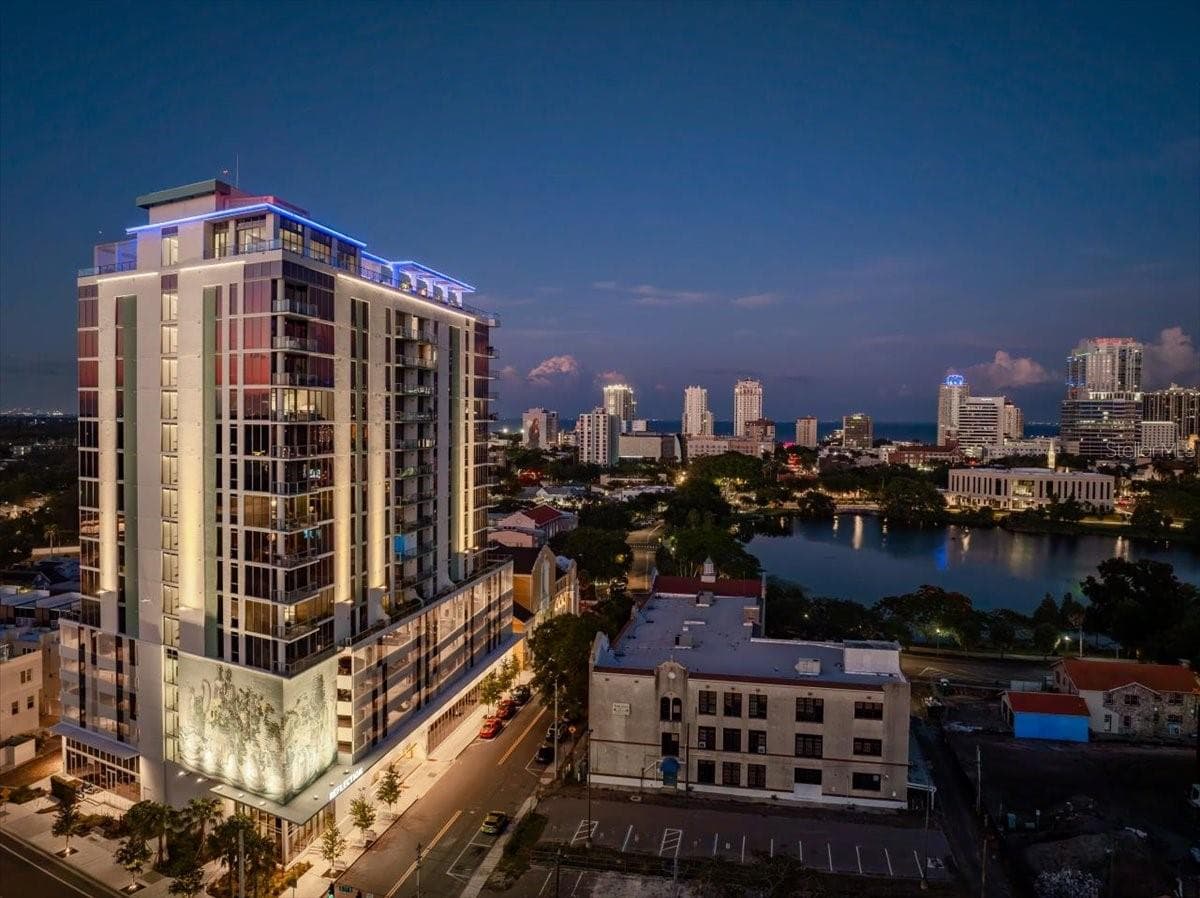 Condominium at 777 3RD AVE N #1606, ST PETERSBURG, photo 45 of 50