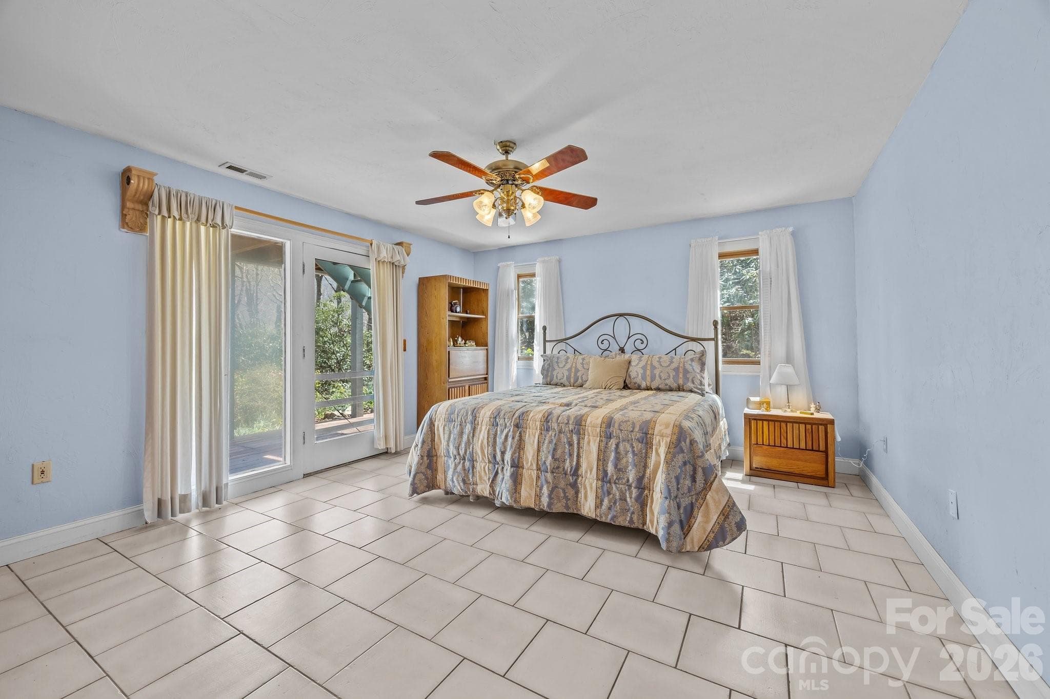 Single Family Residence at 63 Chestnut Forest Road, Fairview, photo 26 of 47