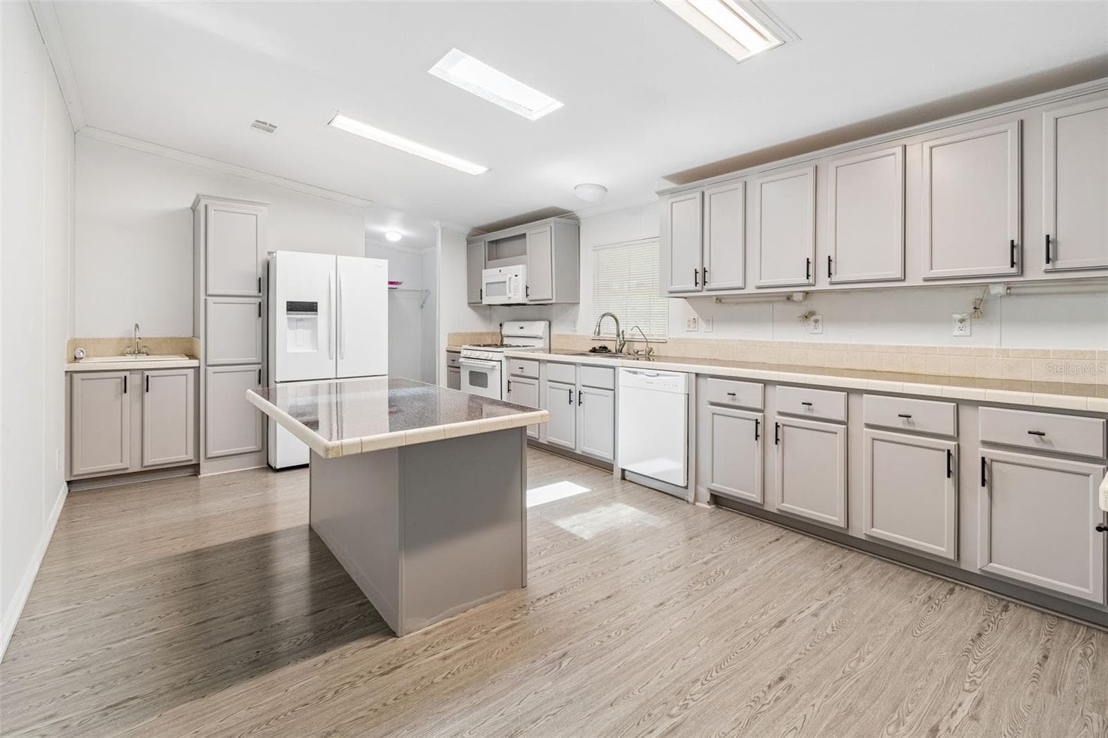 KITCHEN - 3724 TACK DR, WESLEY CHAPEL