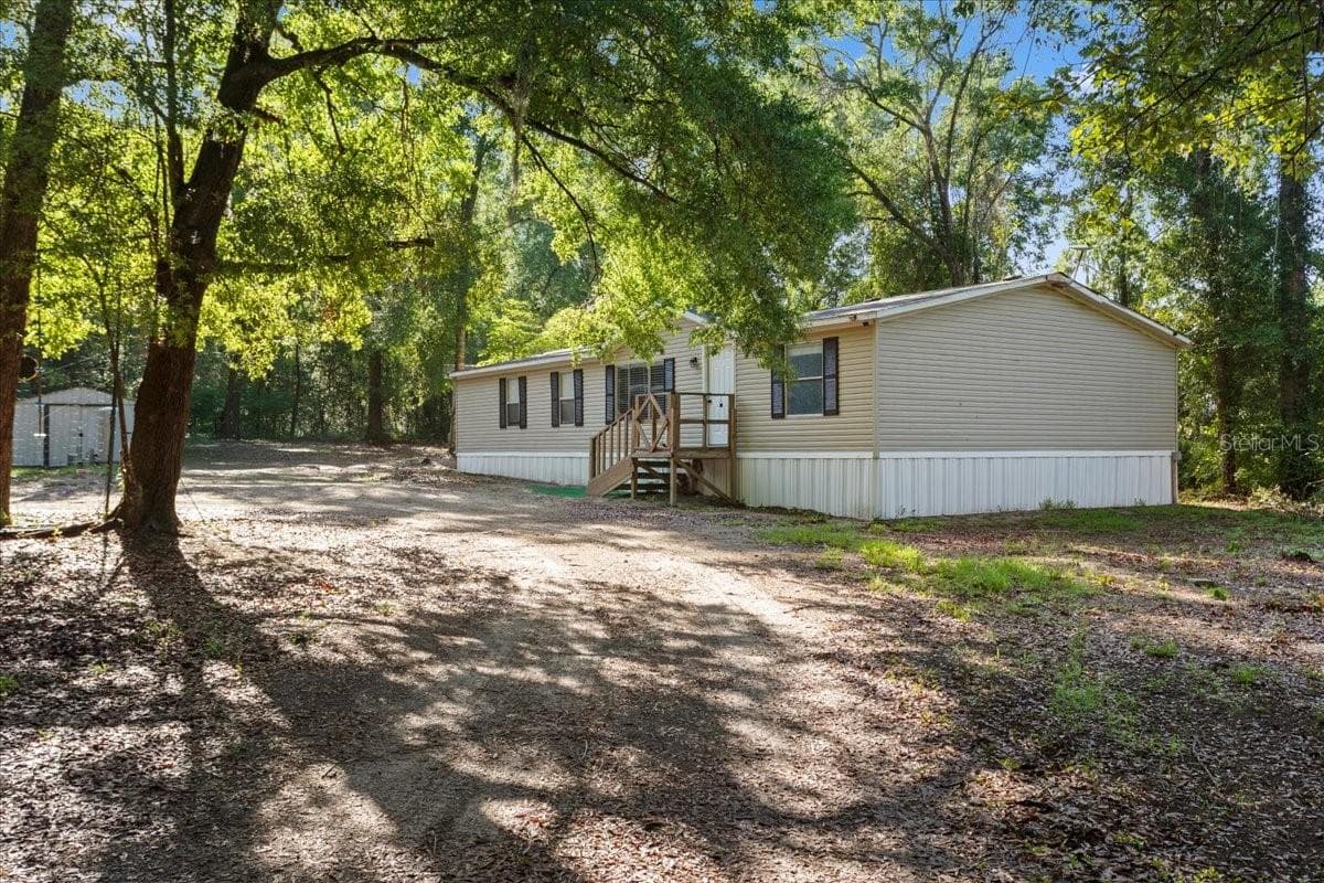 Manufactured Home at 173 SW BOUNDARY WAY, FORT WHITE, photo 2 of 25